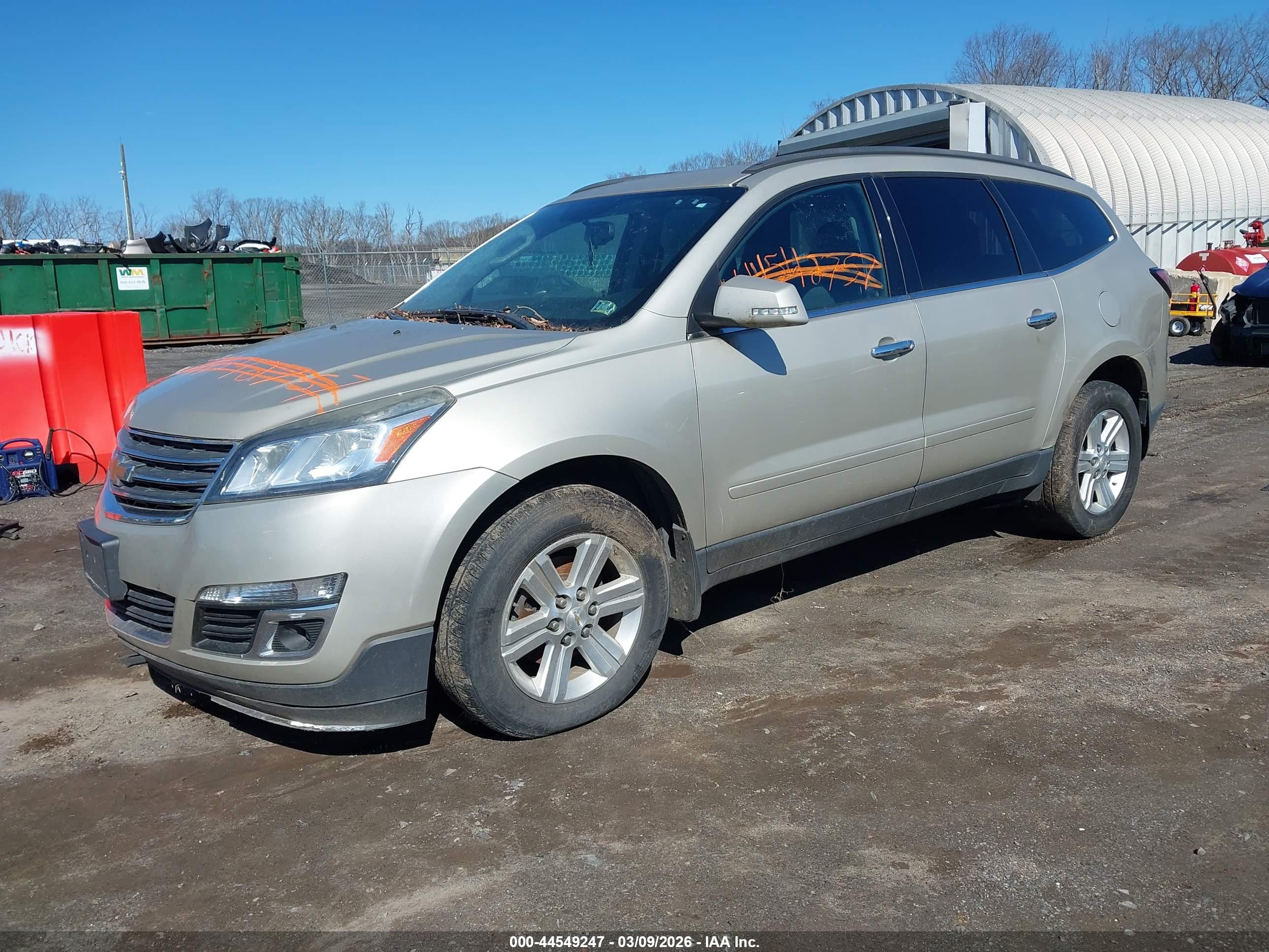 CHEVROLET TRAVERSE image 2