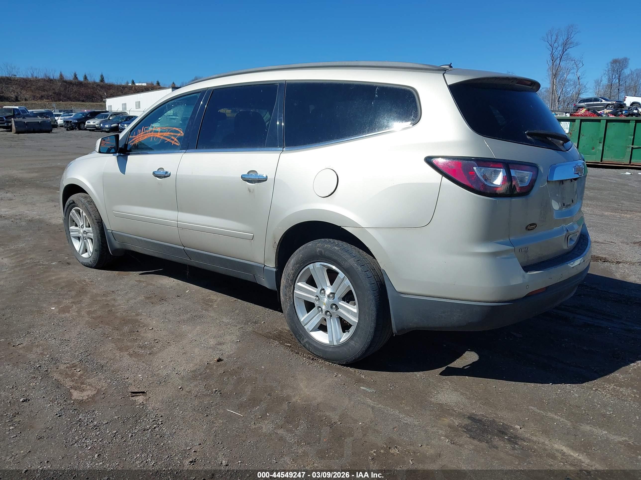 CHEVROLET TRAVERSE image 3