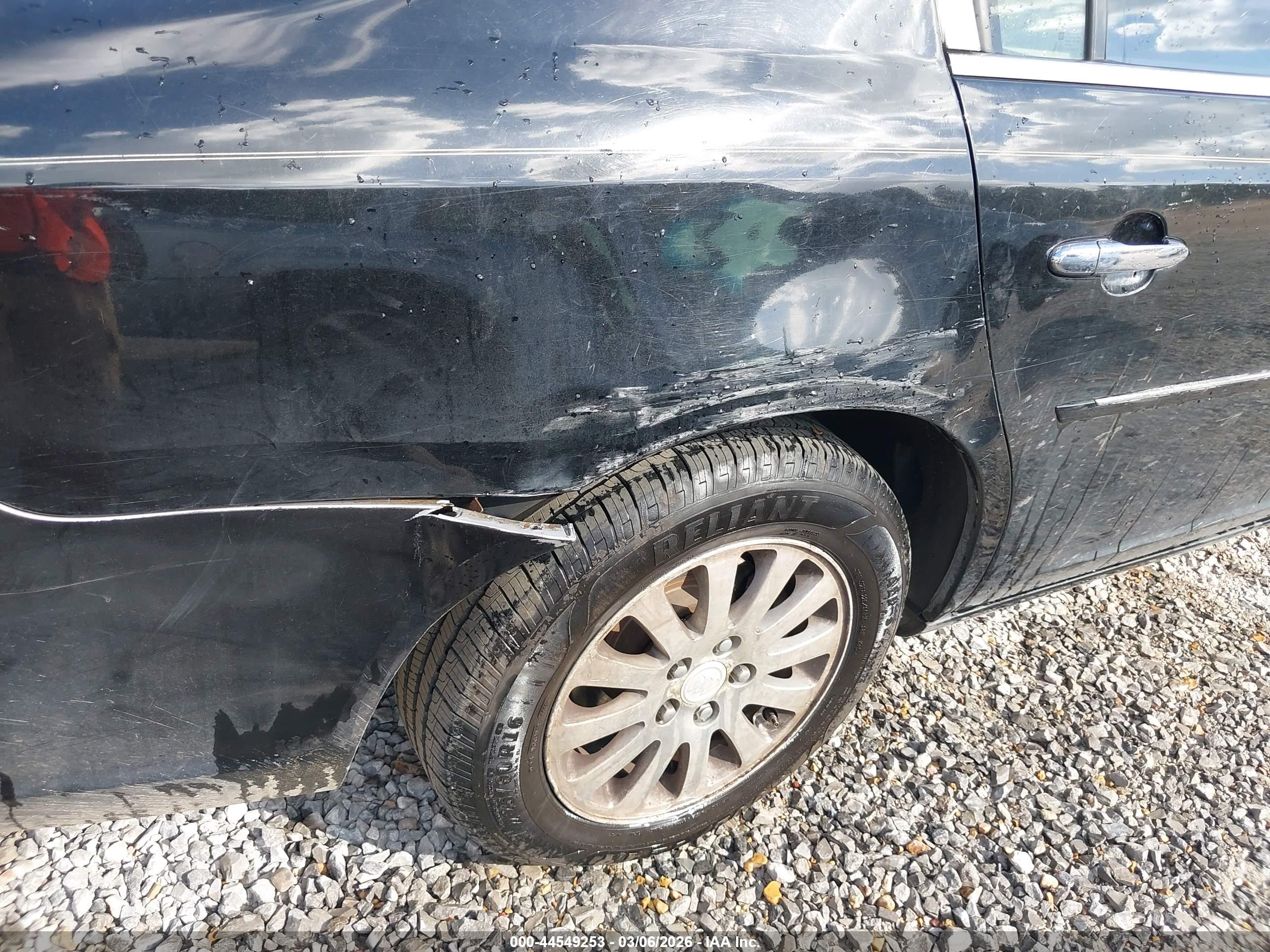 BUICK LUCERNE image 6