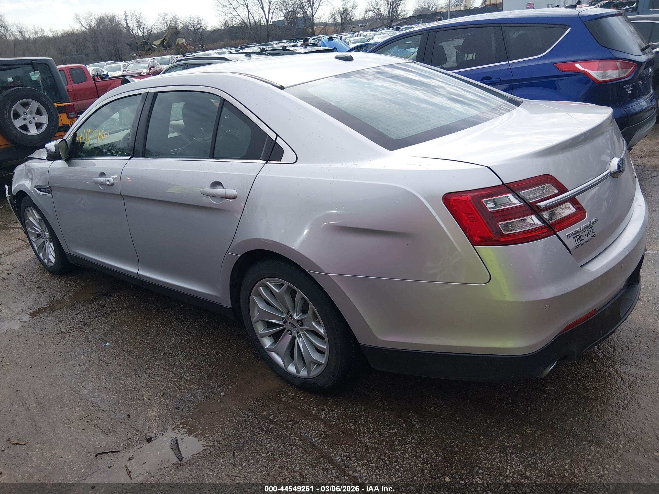 FORD TAURUS image 3