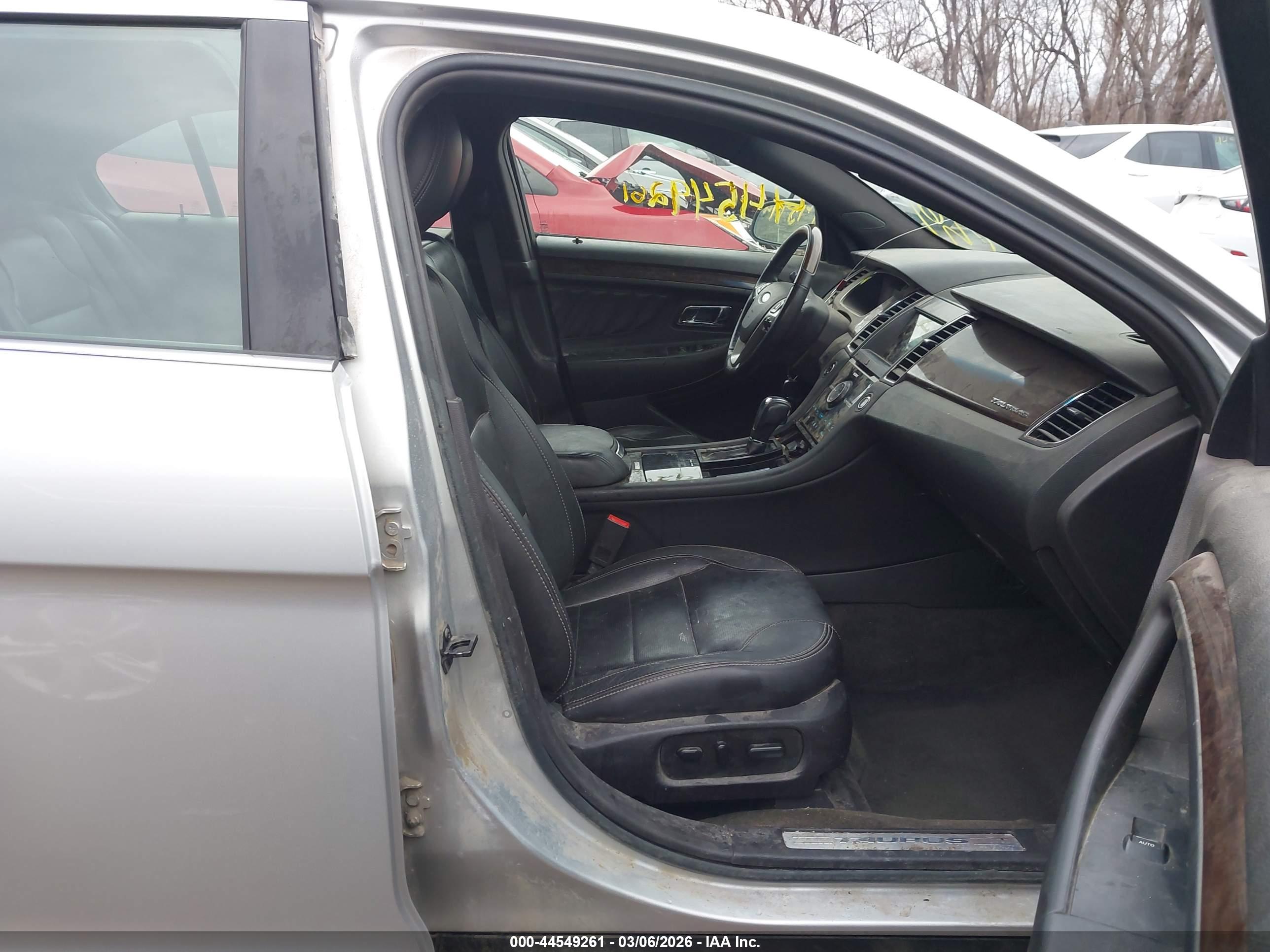 FORD TAURUS image 5
