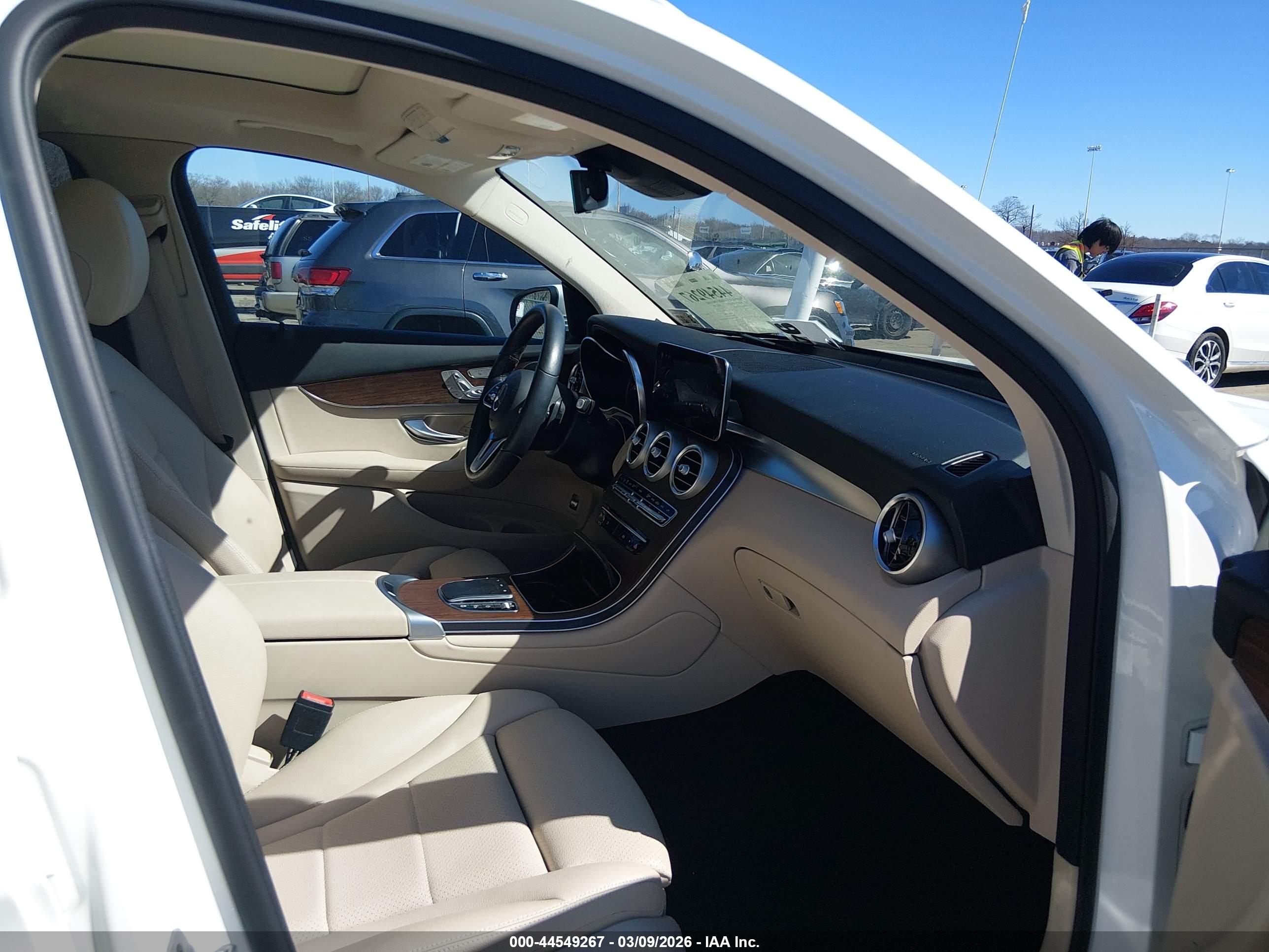 MERCEDES-BENZ GLC image 5