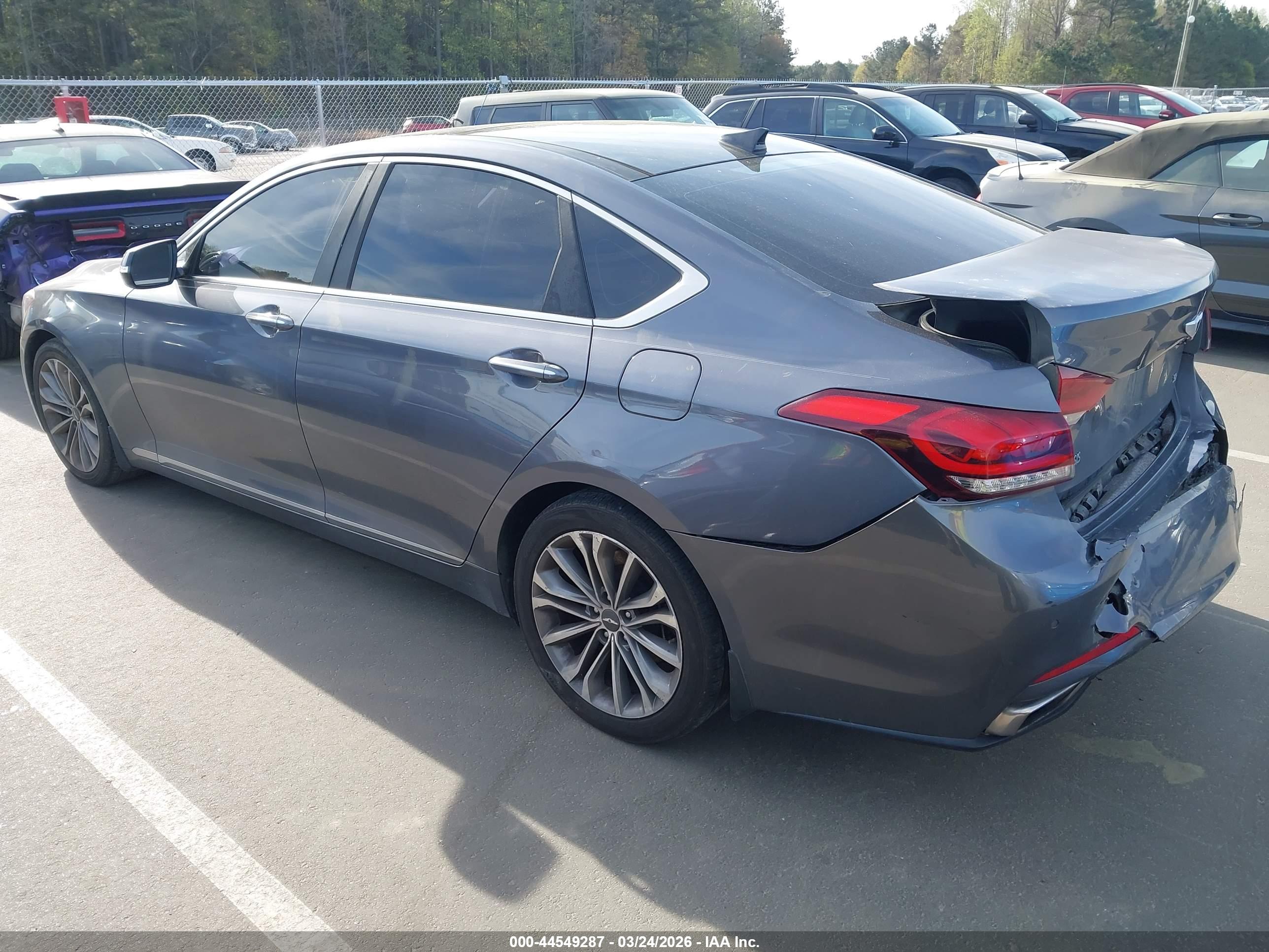 HYUNDAI GENESIS image 3