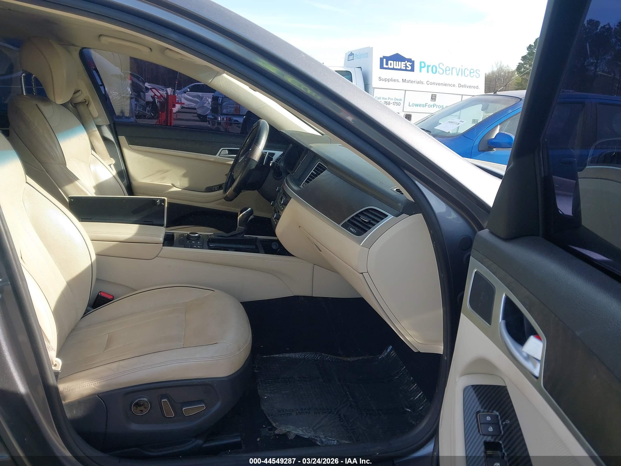 HYUNDAI GENESIS image 5