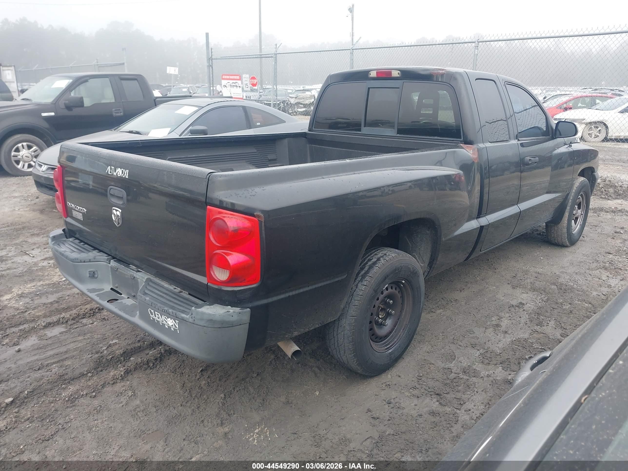 DODGE DAKOTA image 4