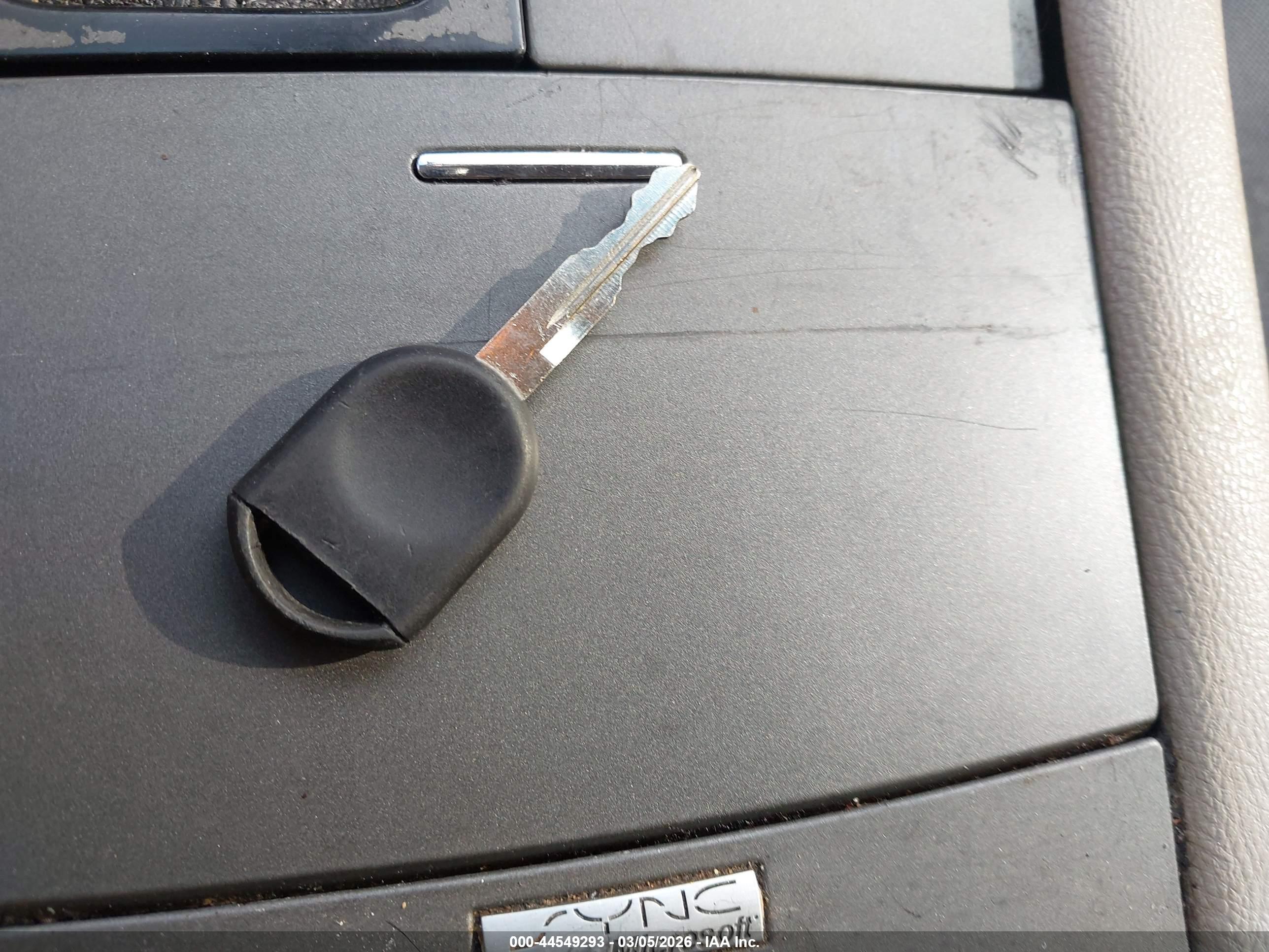 FORD TAURUS image 11