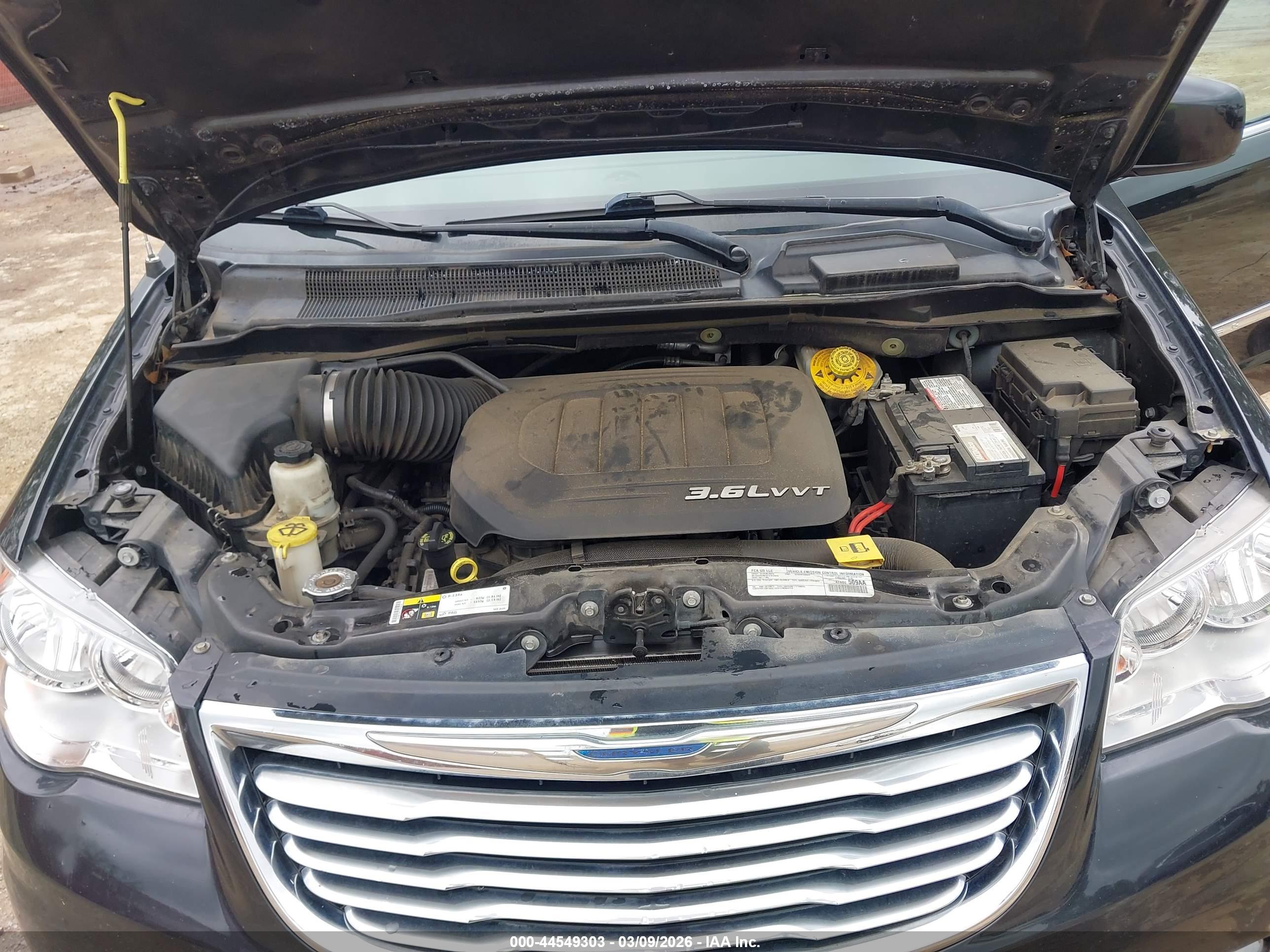 CHRYSLER TOWN image 10