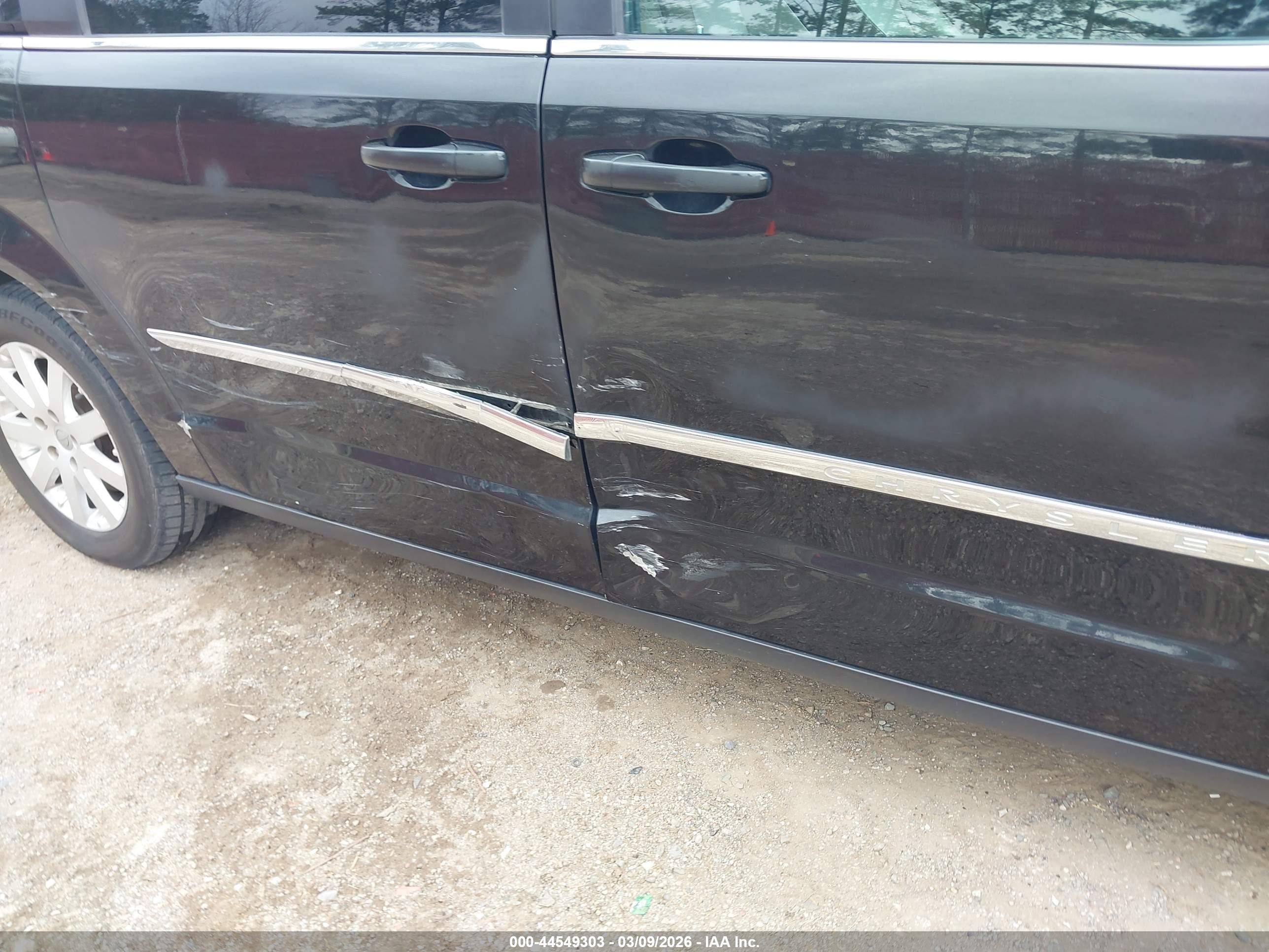 CHRYSLER TOWN image 6