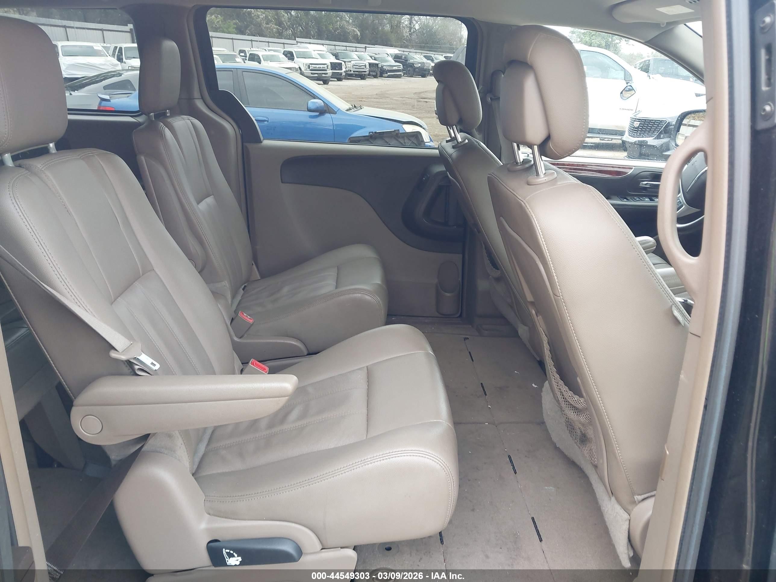 CHRYSLER TOWN image 8