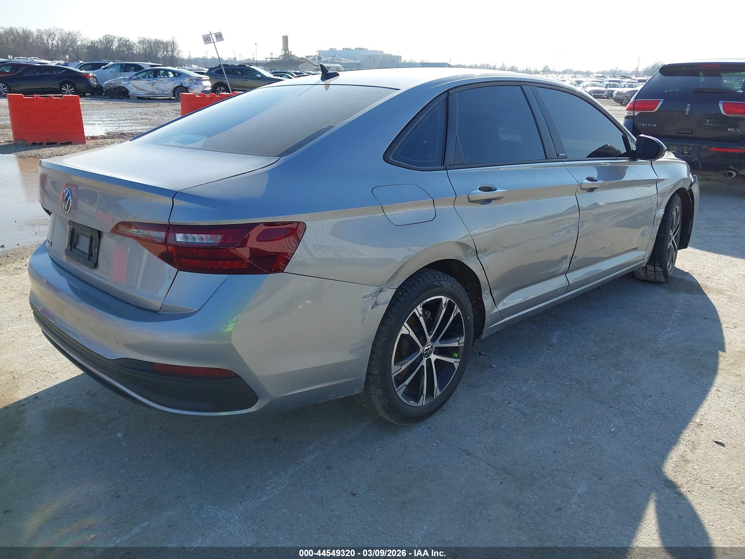 VOLKSWAGEN JETTA image 4