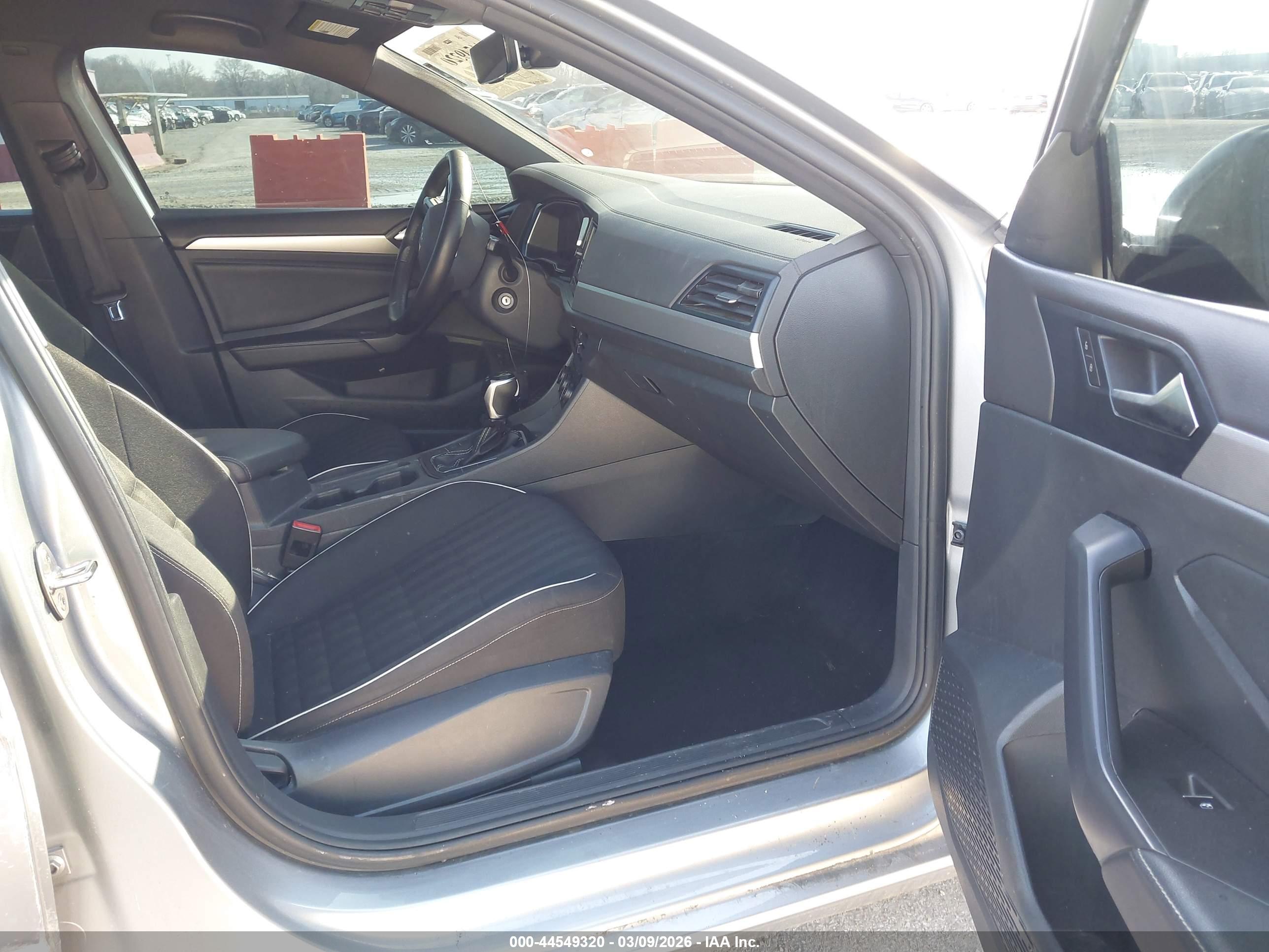 VOLKSWAGEN JETTA image 5