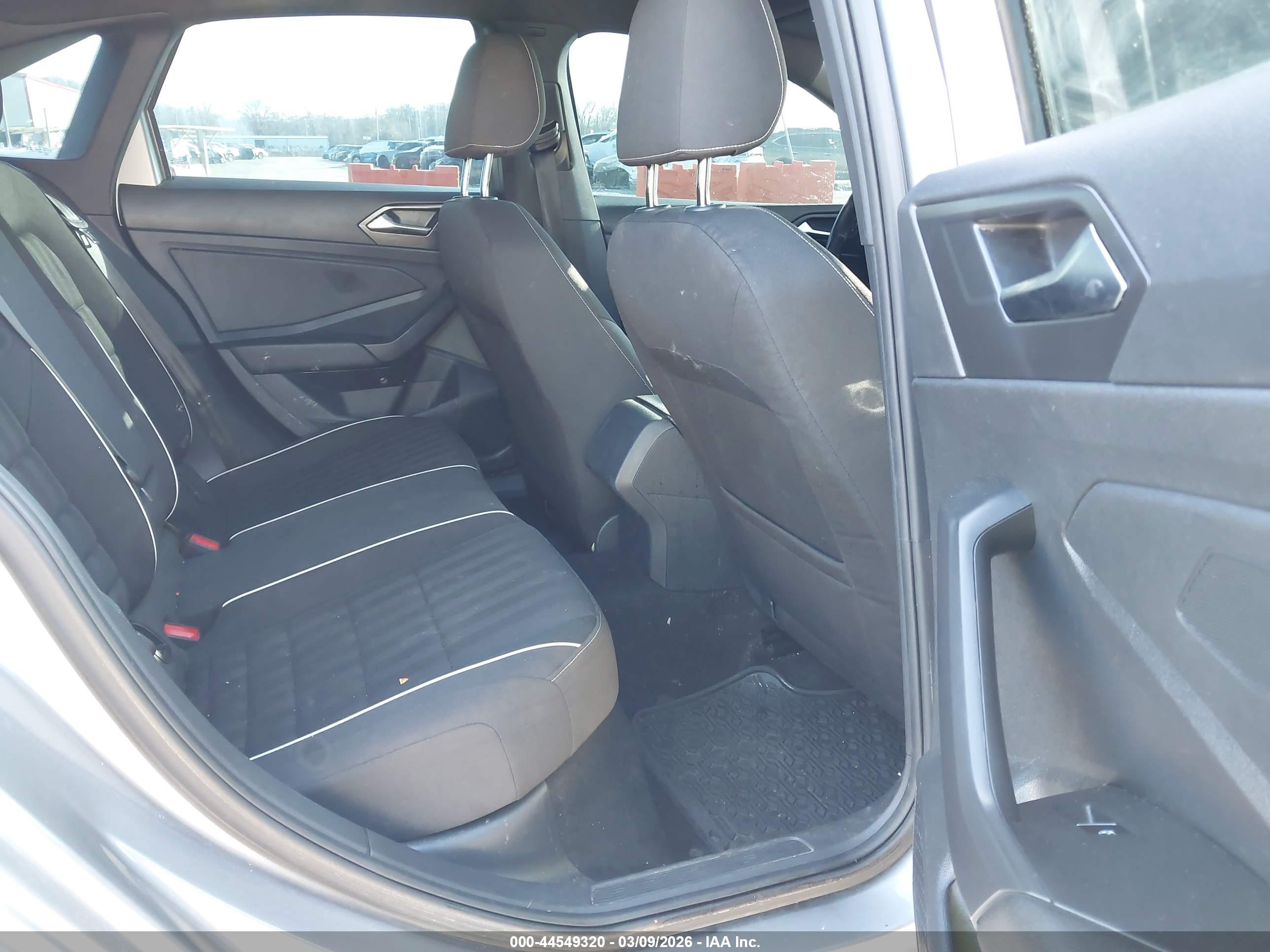 VOLKSWAGEN JETTA image 8