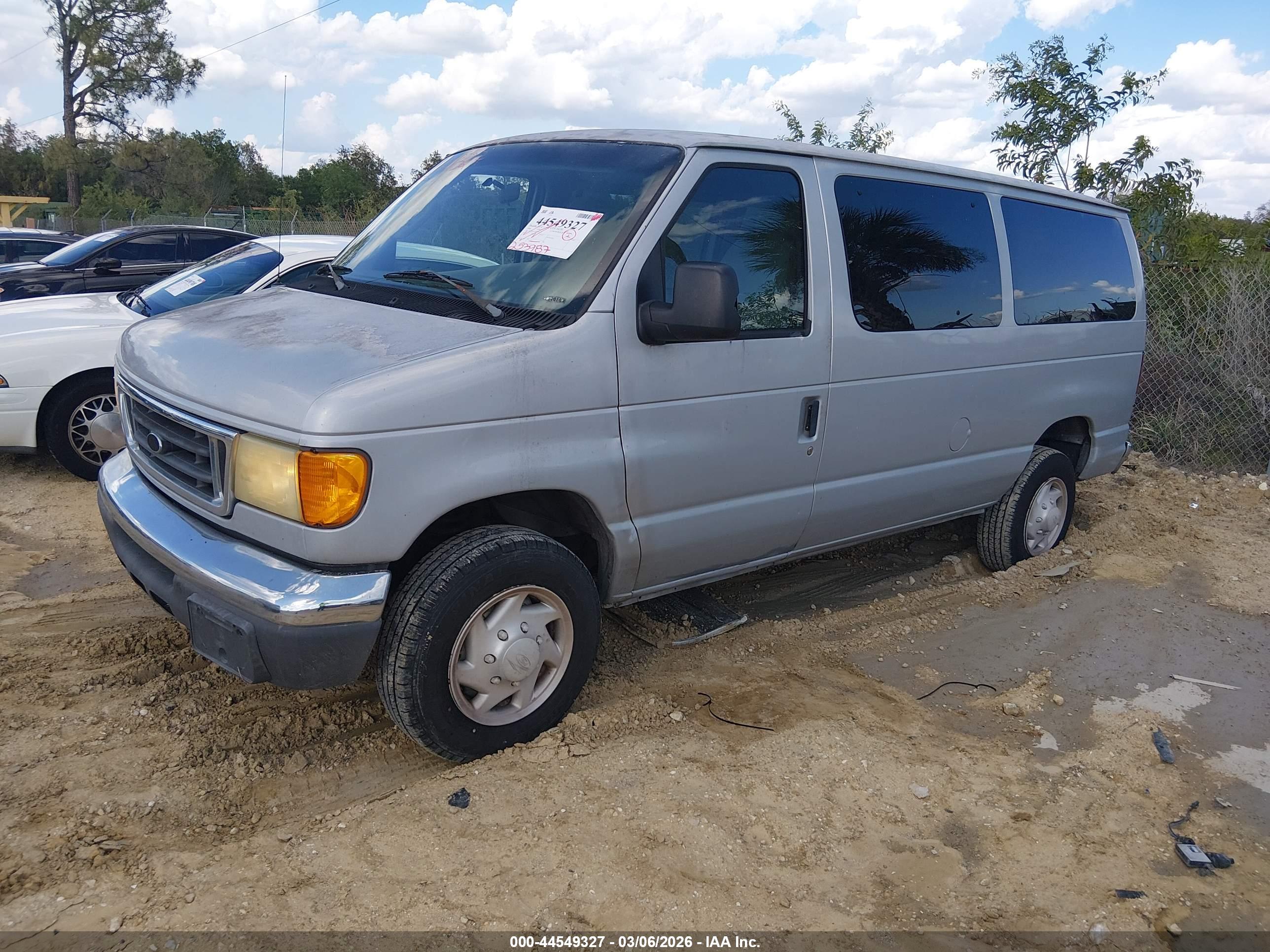FORD E-350 image 2