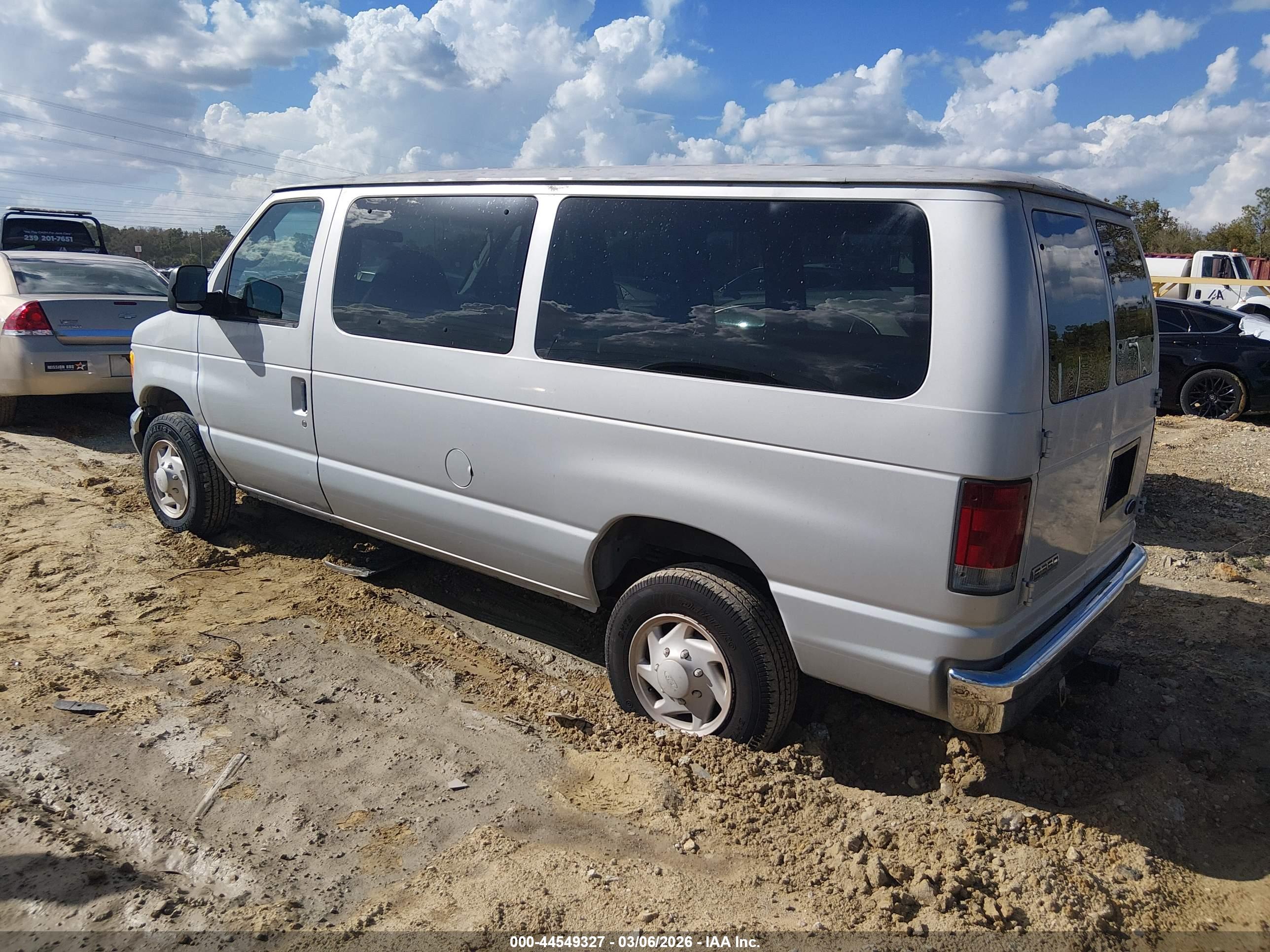 FORD E-350 image 3