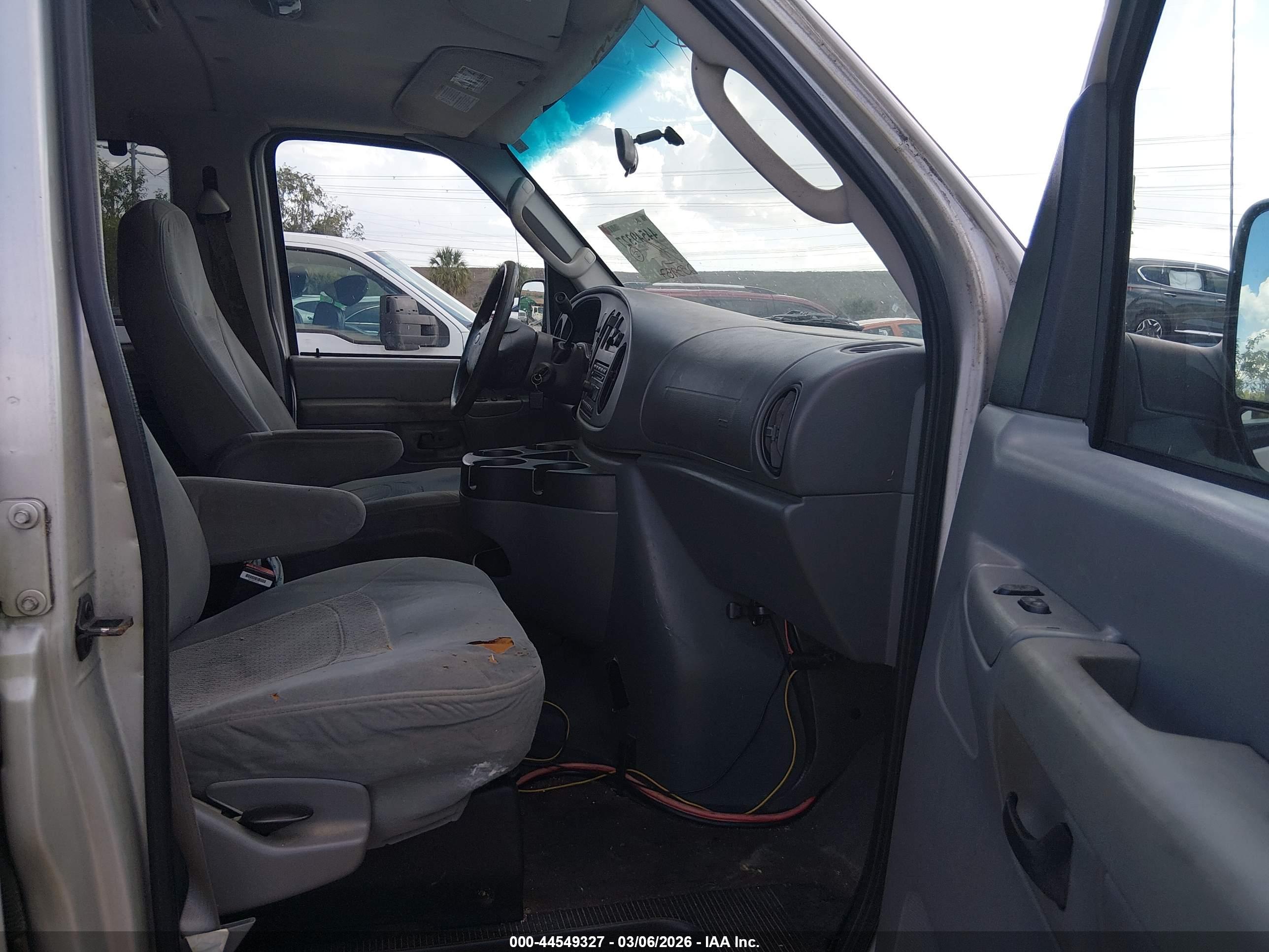 FORD E-350 image 5