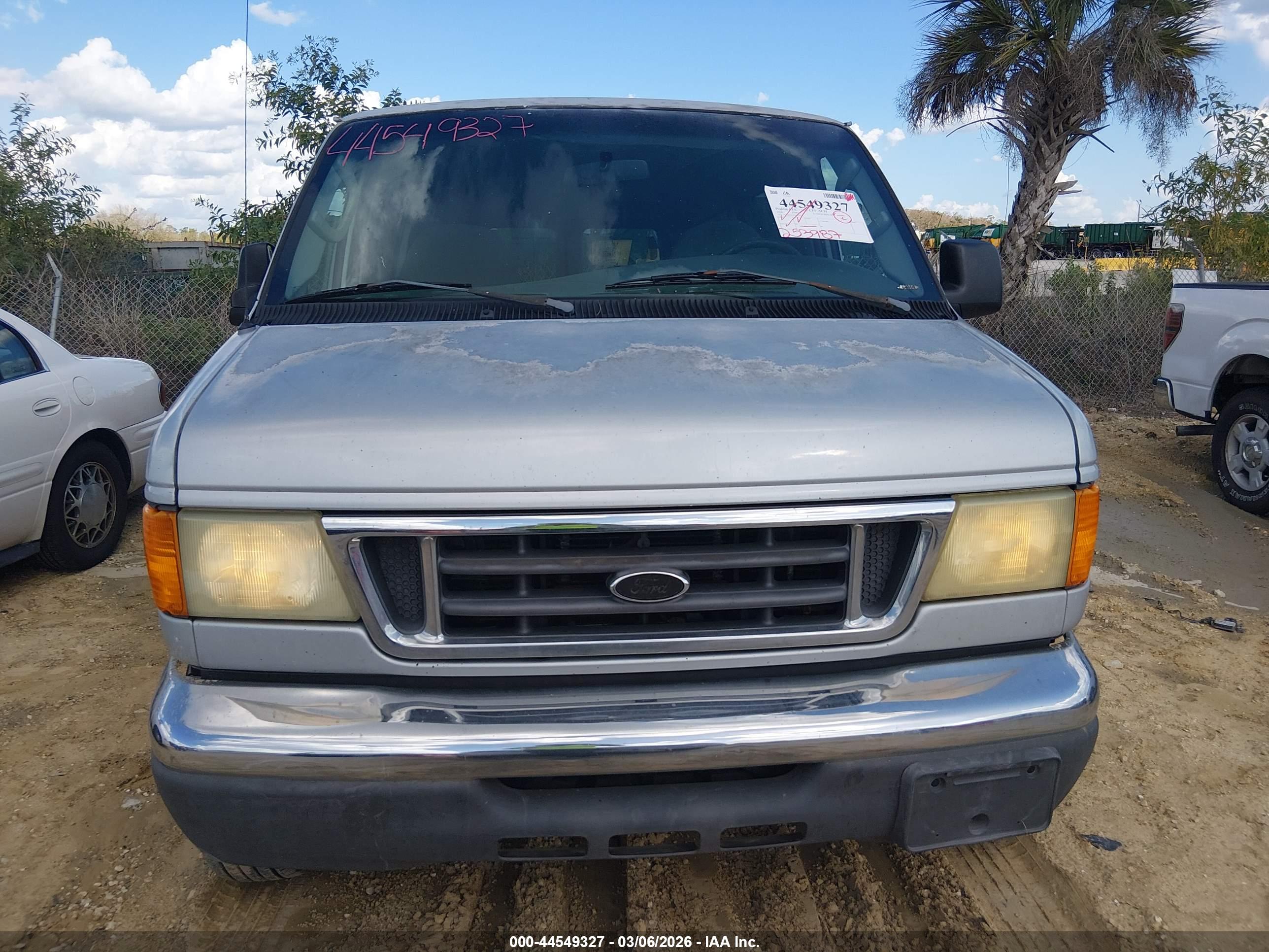 FORD E-350 image 6