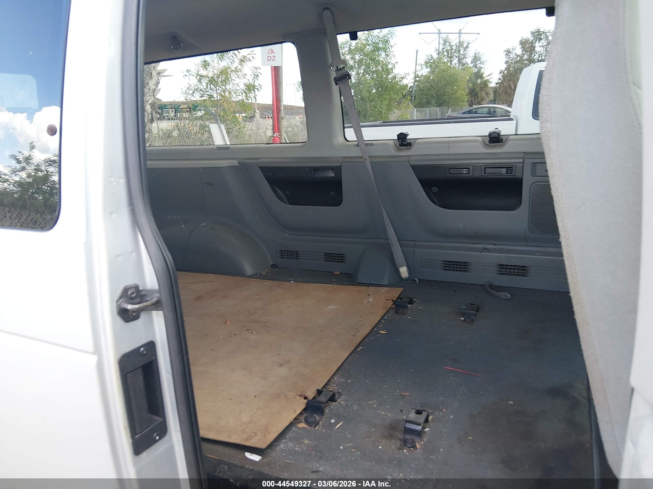 FORD E-350 image 8