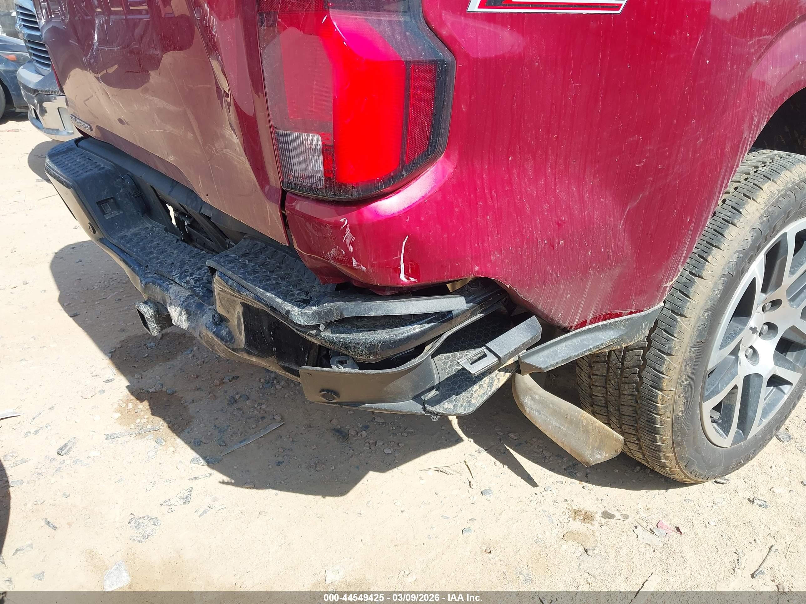 CHEVROLET COLORADO image 6