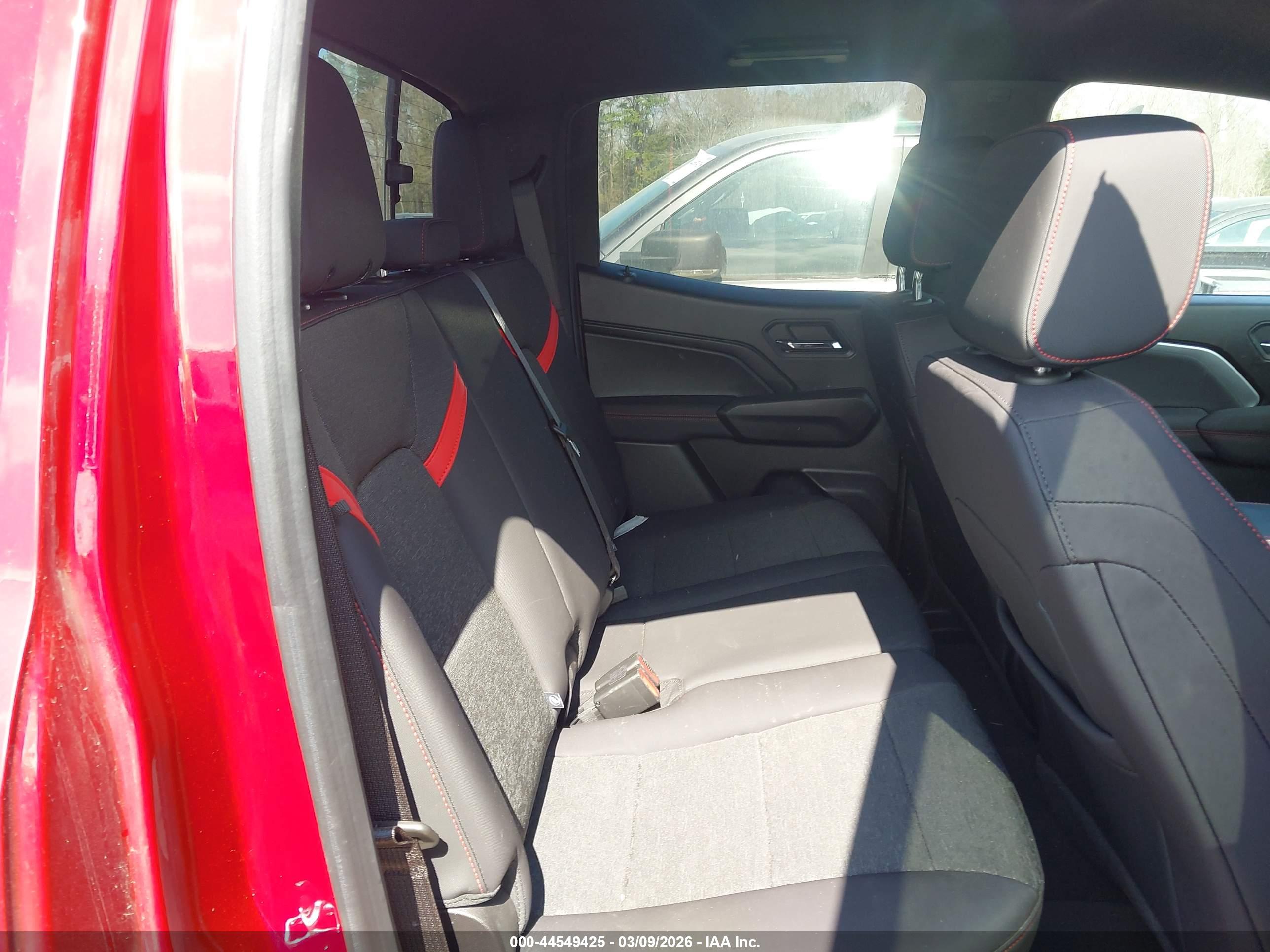 CHEVROLET COLORADO image 8