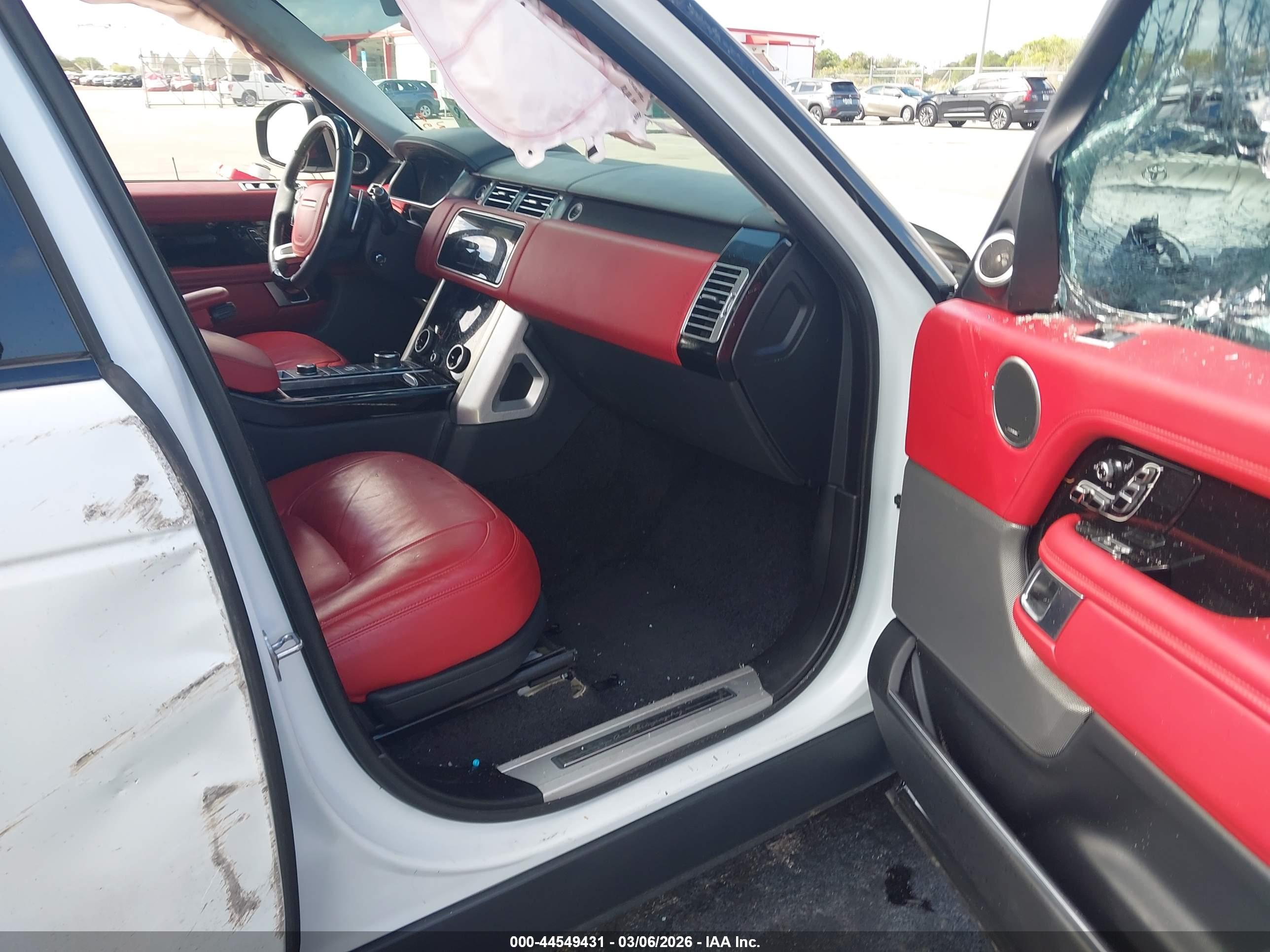 LAND ROVER image 5