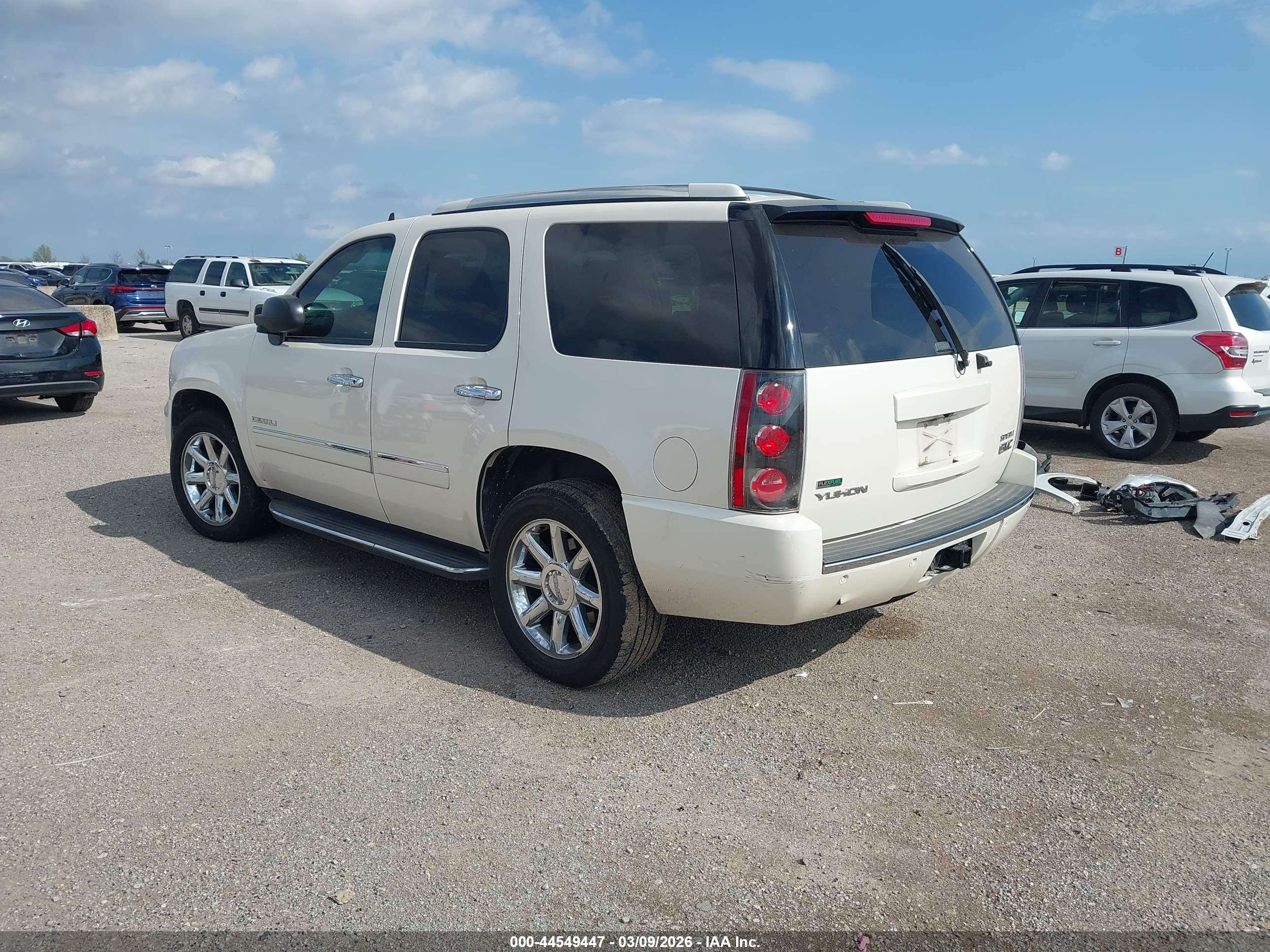 GMC YUKON image 3