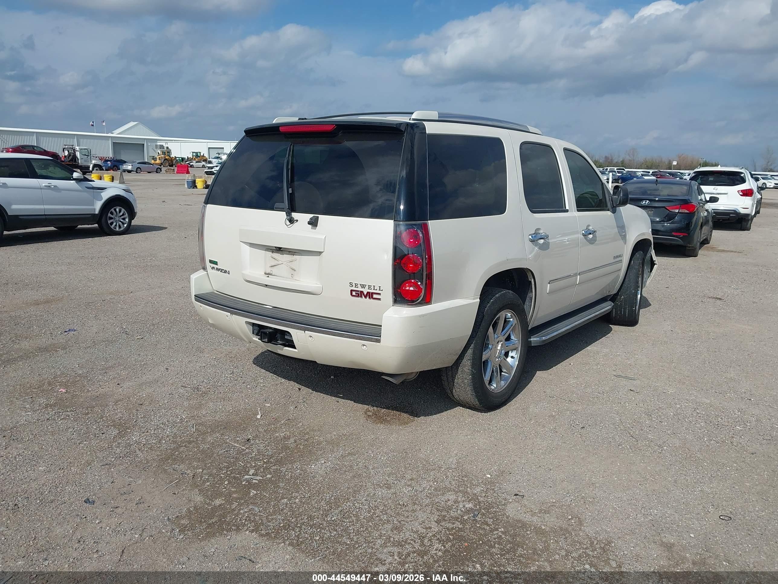 GMC YUKON image 4