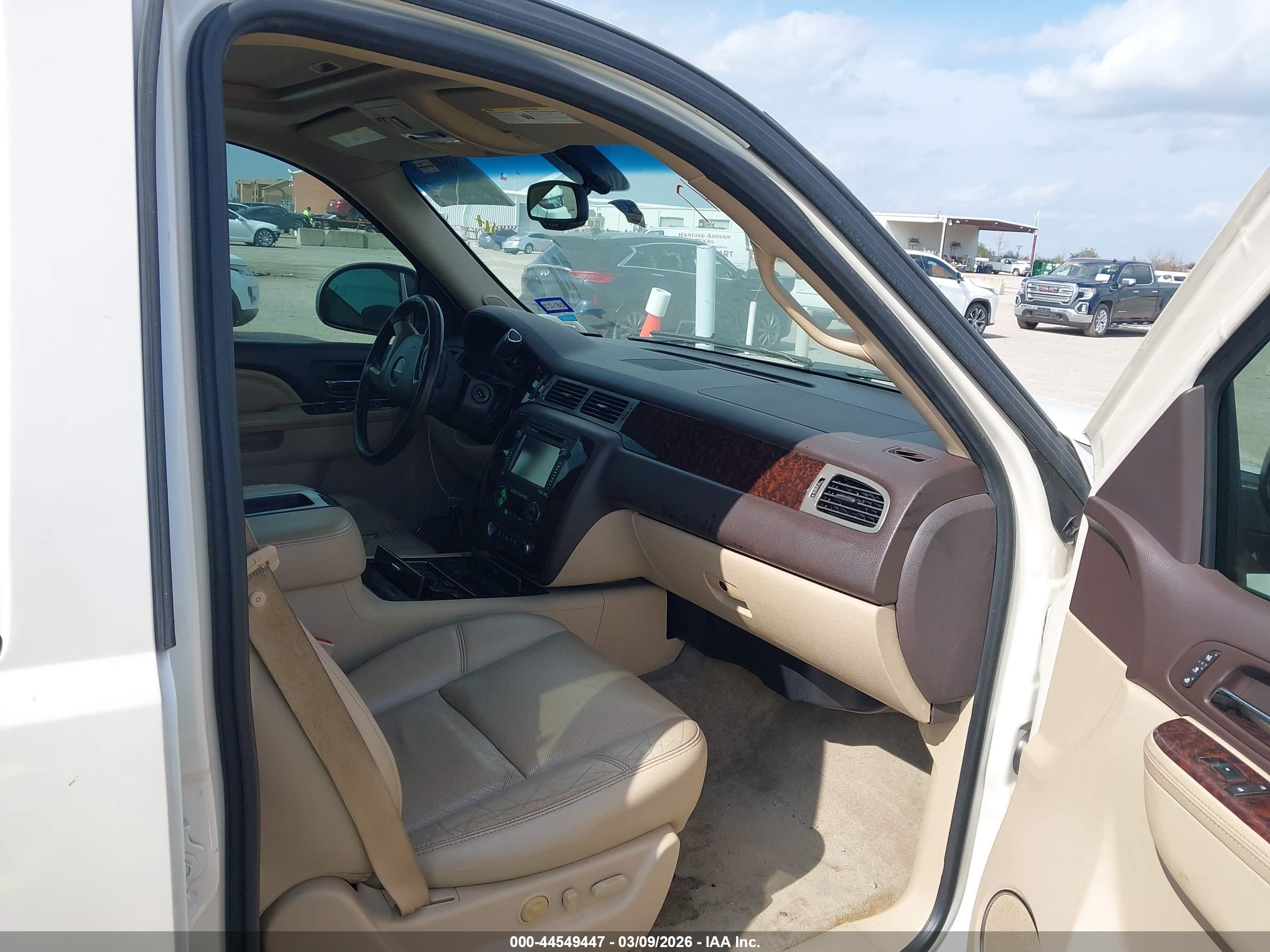 GMC YUKON image 5