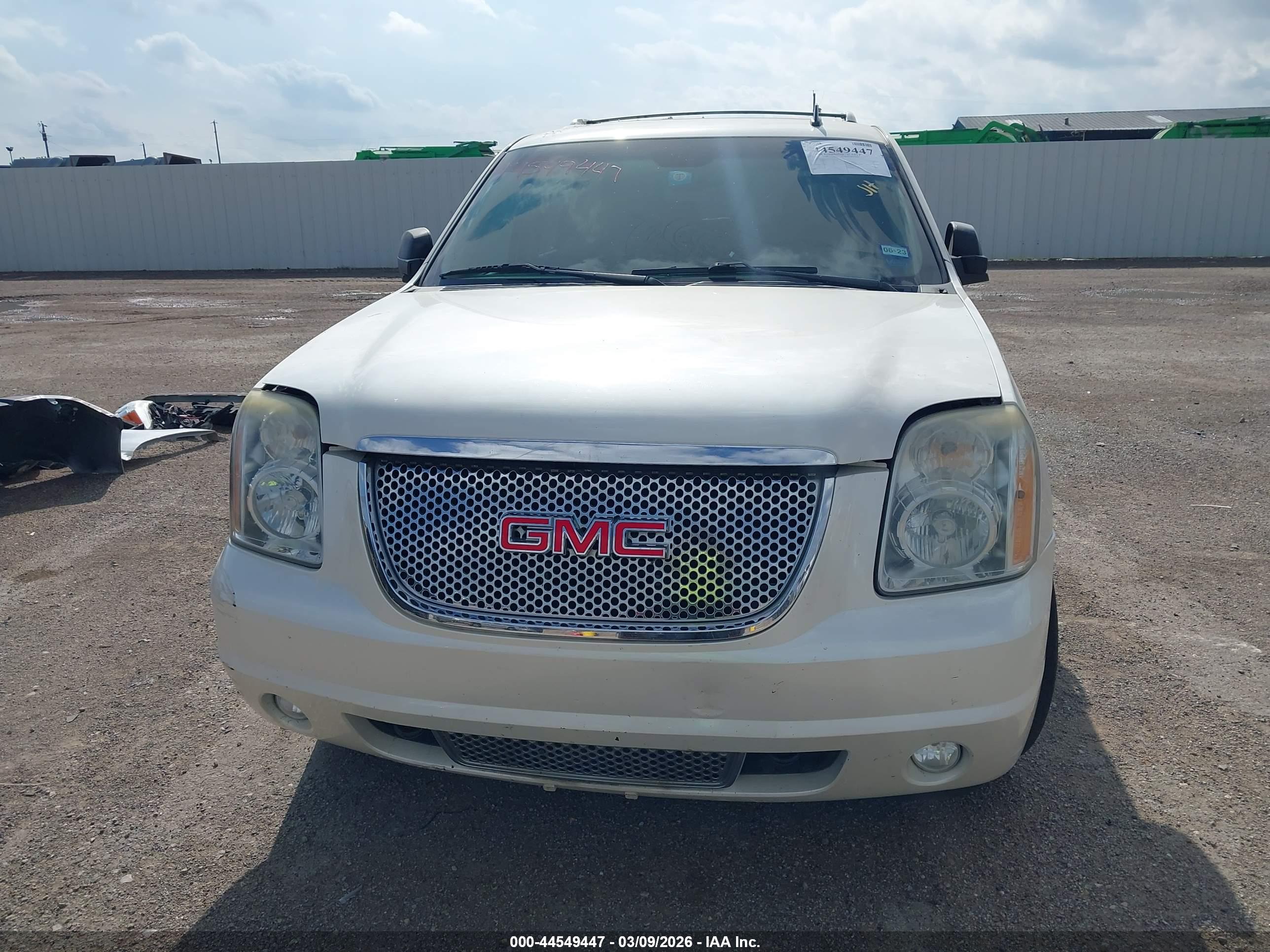 GMC YUKON image 6