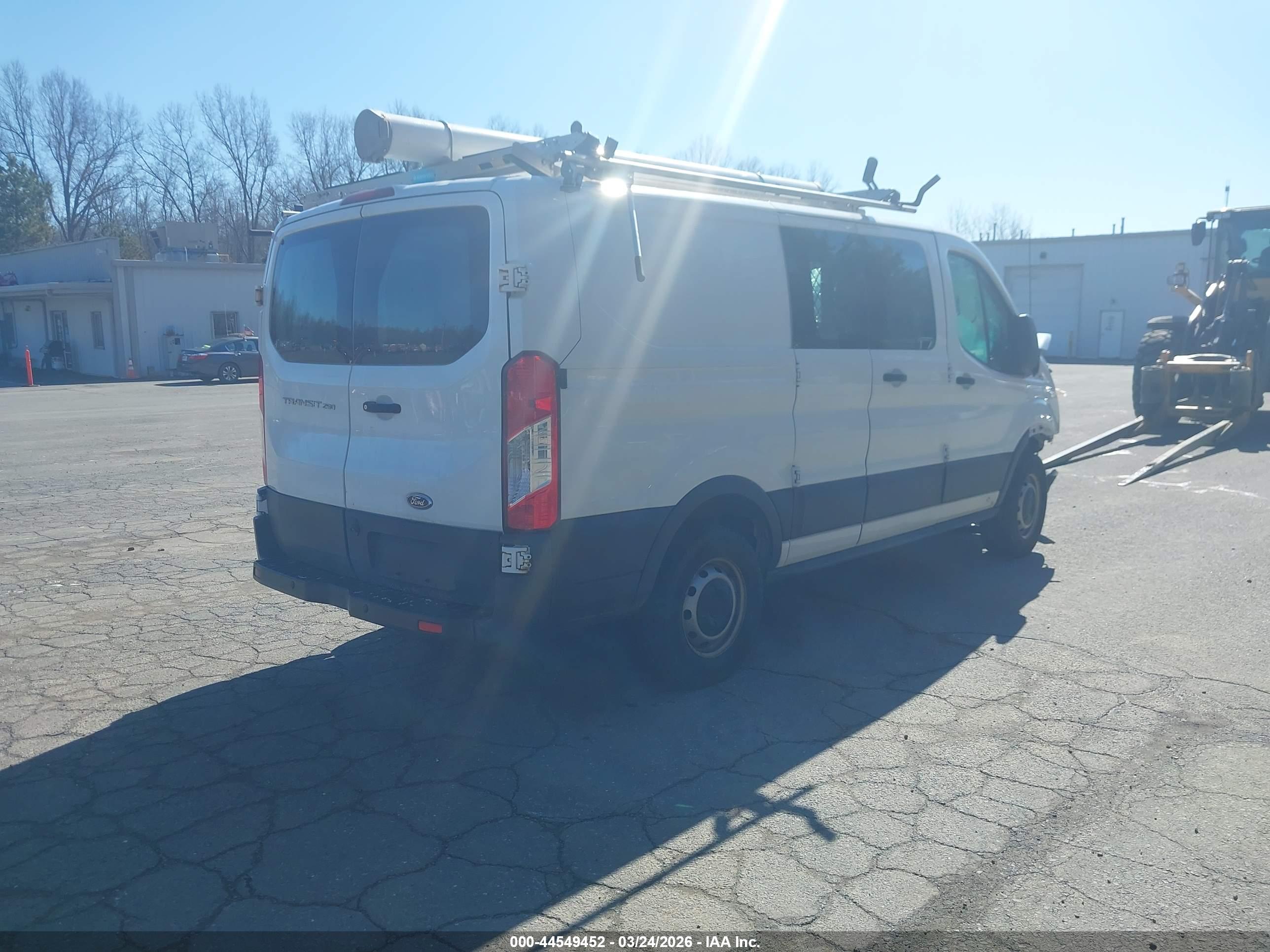 FORD TRANSIT-250 image 4