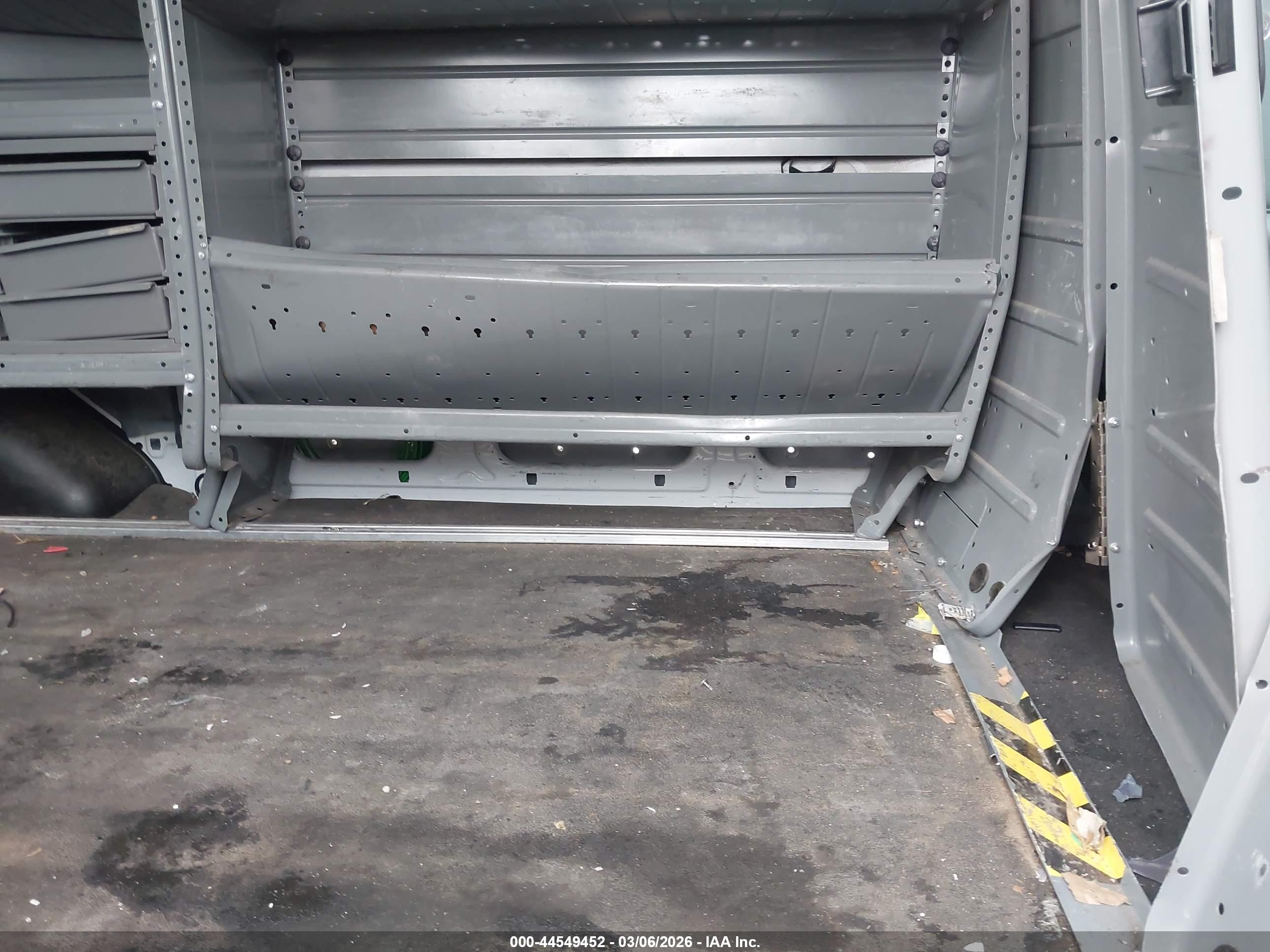 FORD TRANSIT-250 image 8