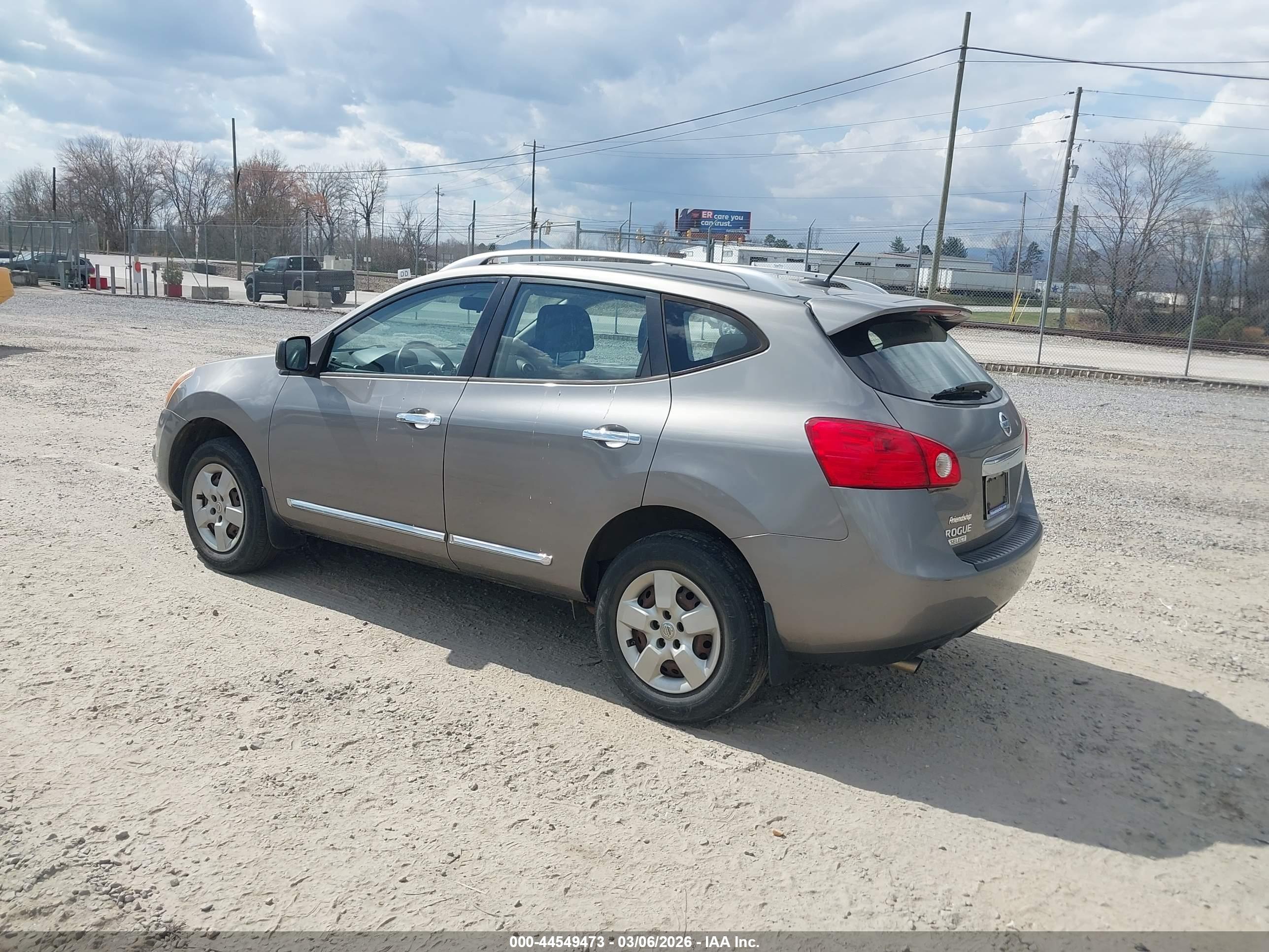 NISSAN ROGUE image 3