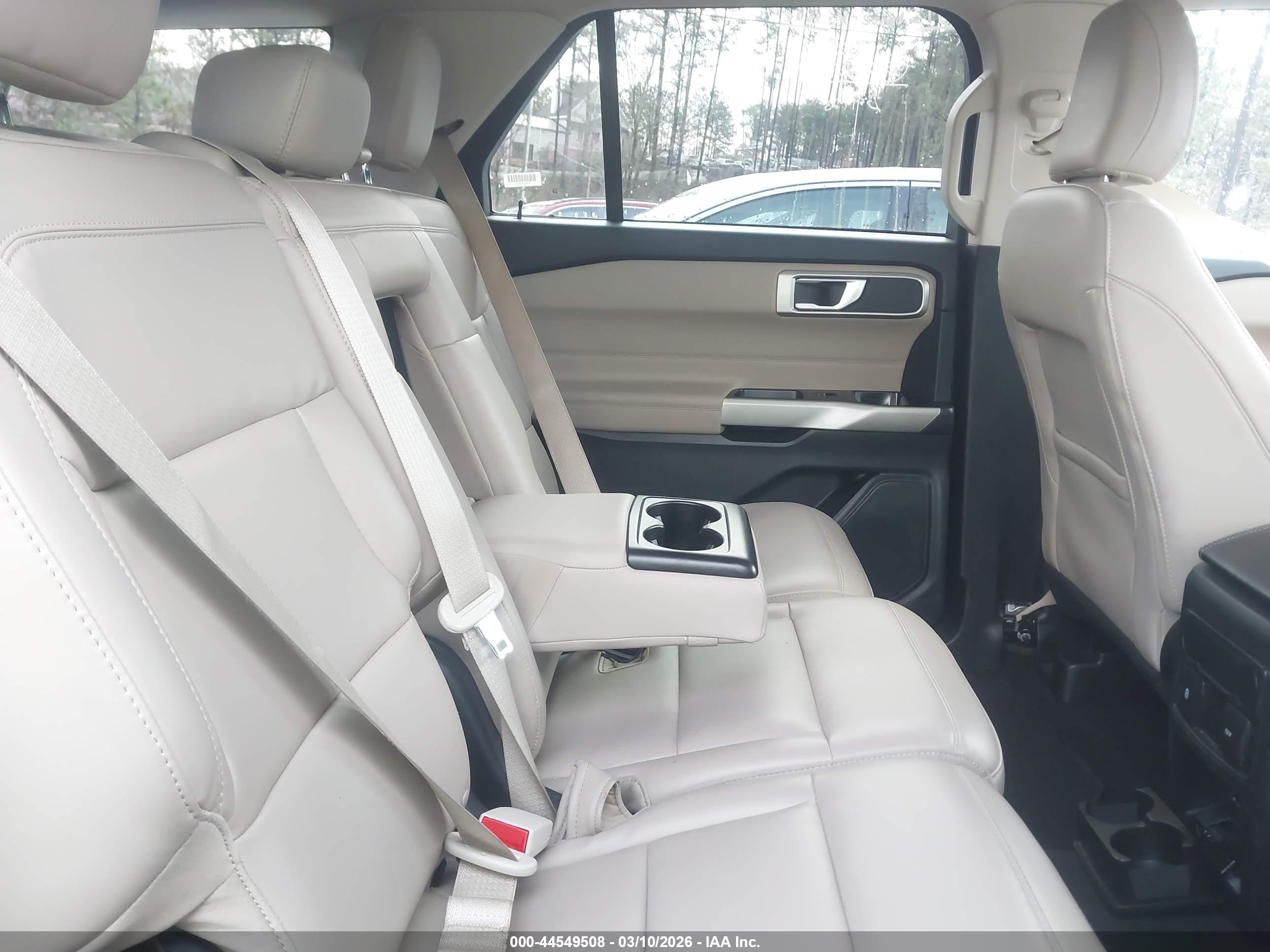 FORD EXPLORER image 8