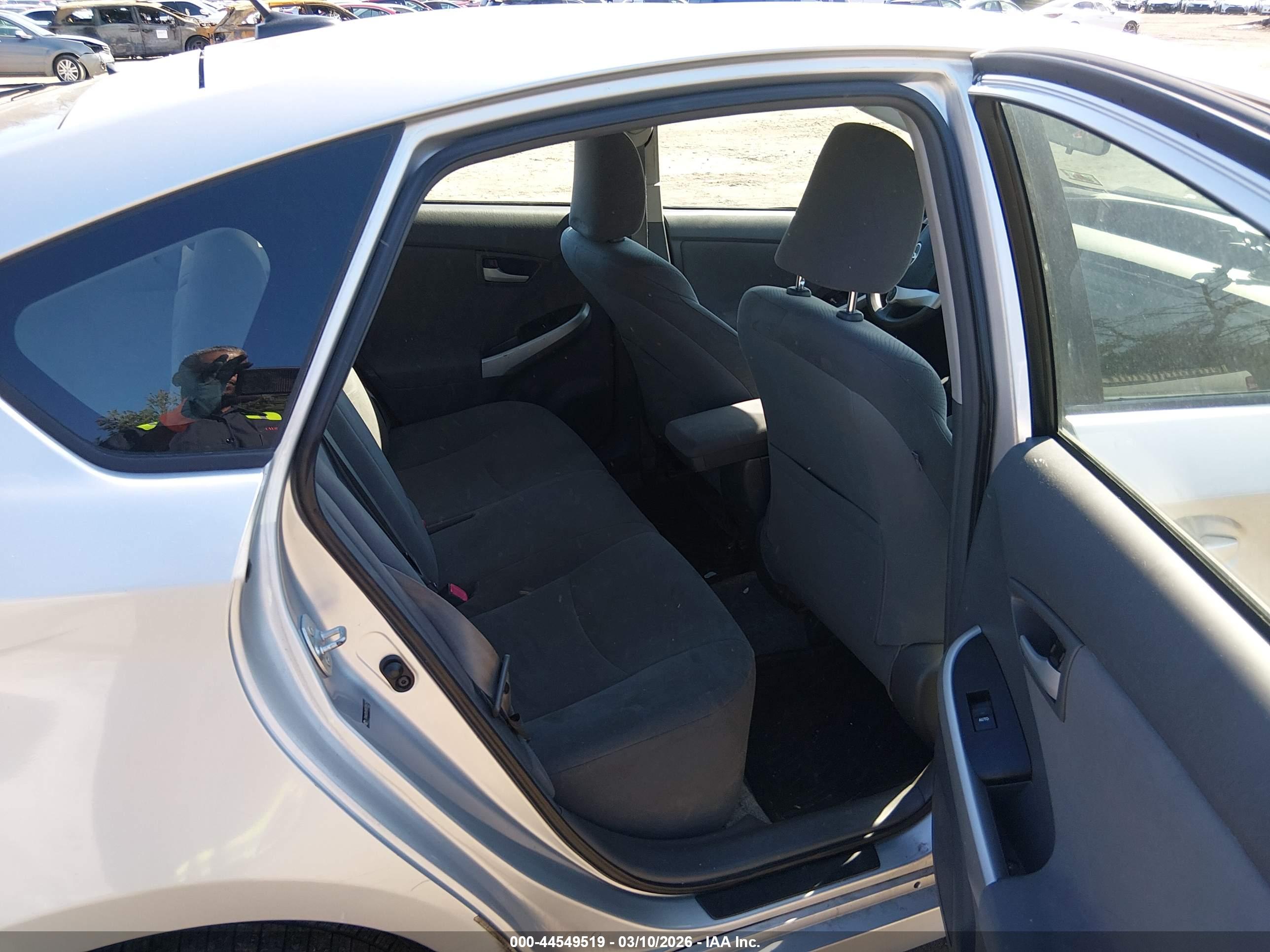 TOYOTA PRIUS image 8