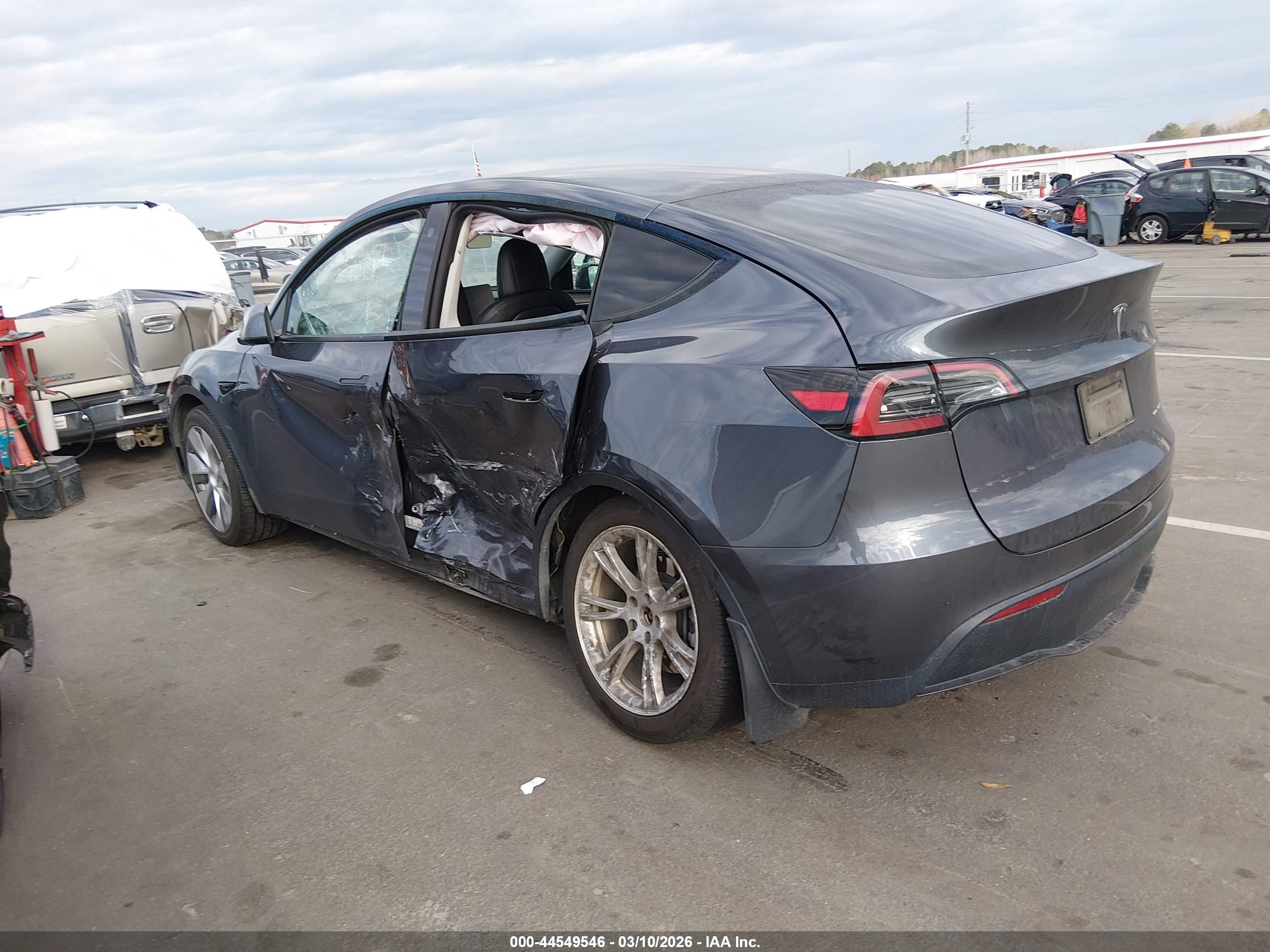 TESLA MODEL image 3