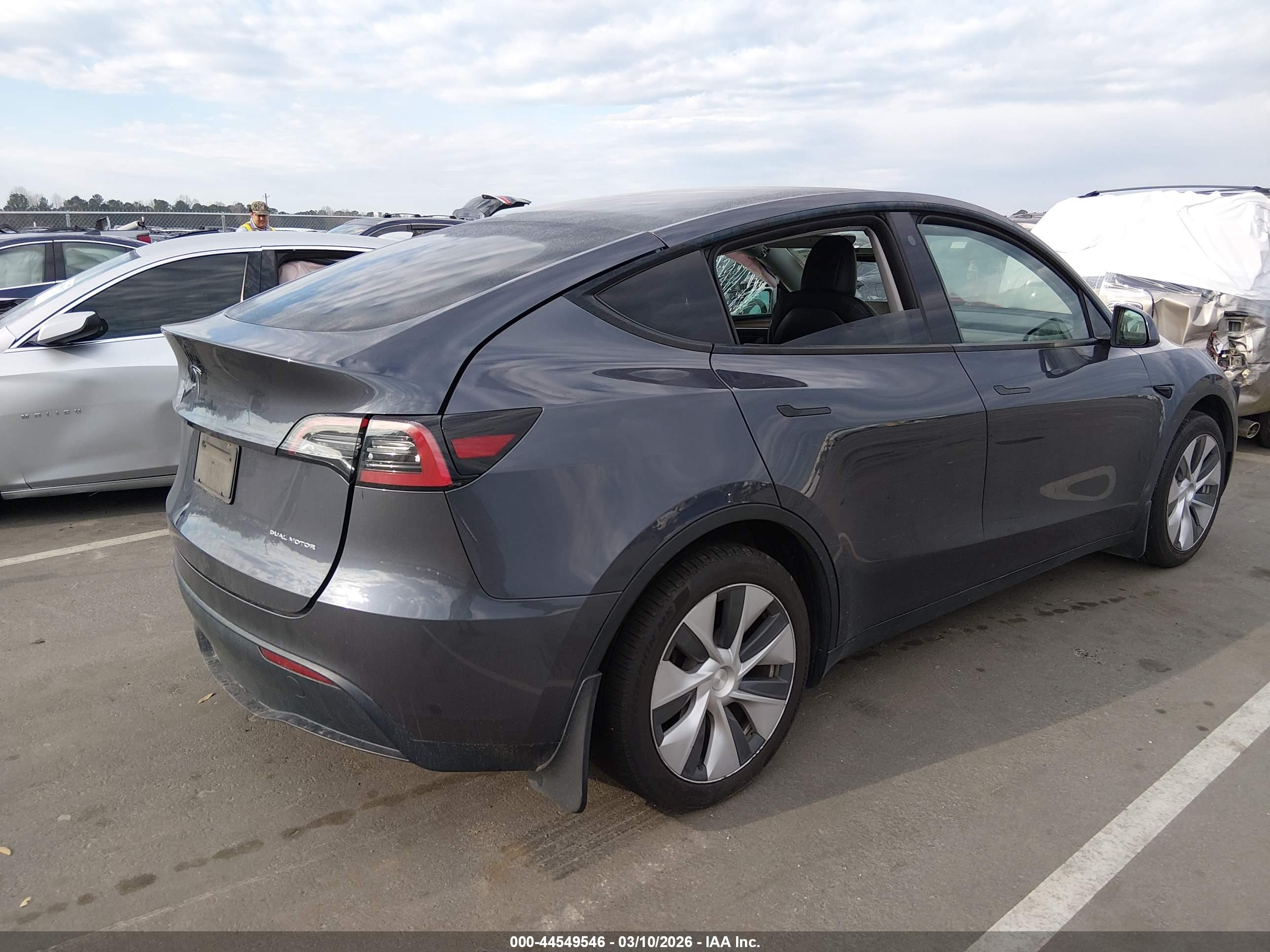 TESLA MODEL image 4