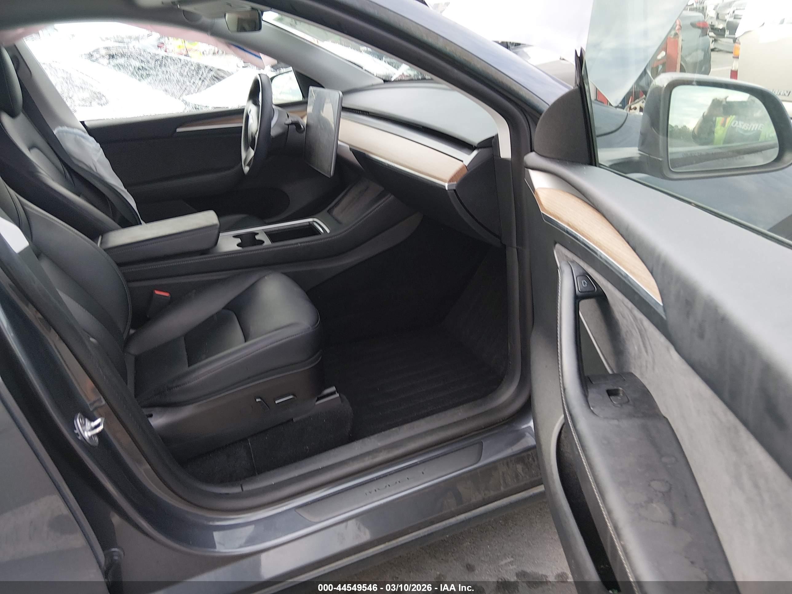 TESLA MODEL image 5