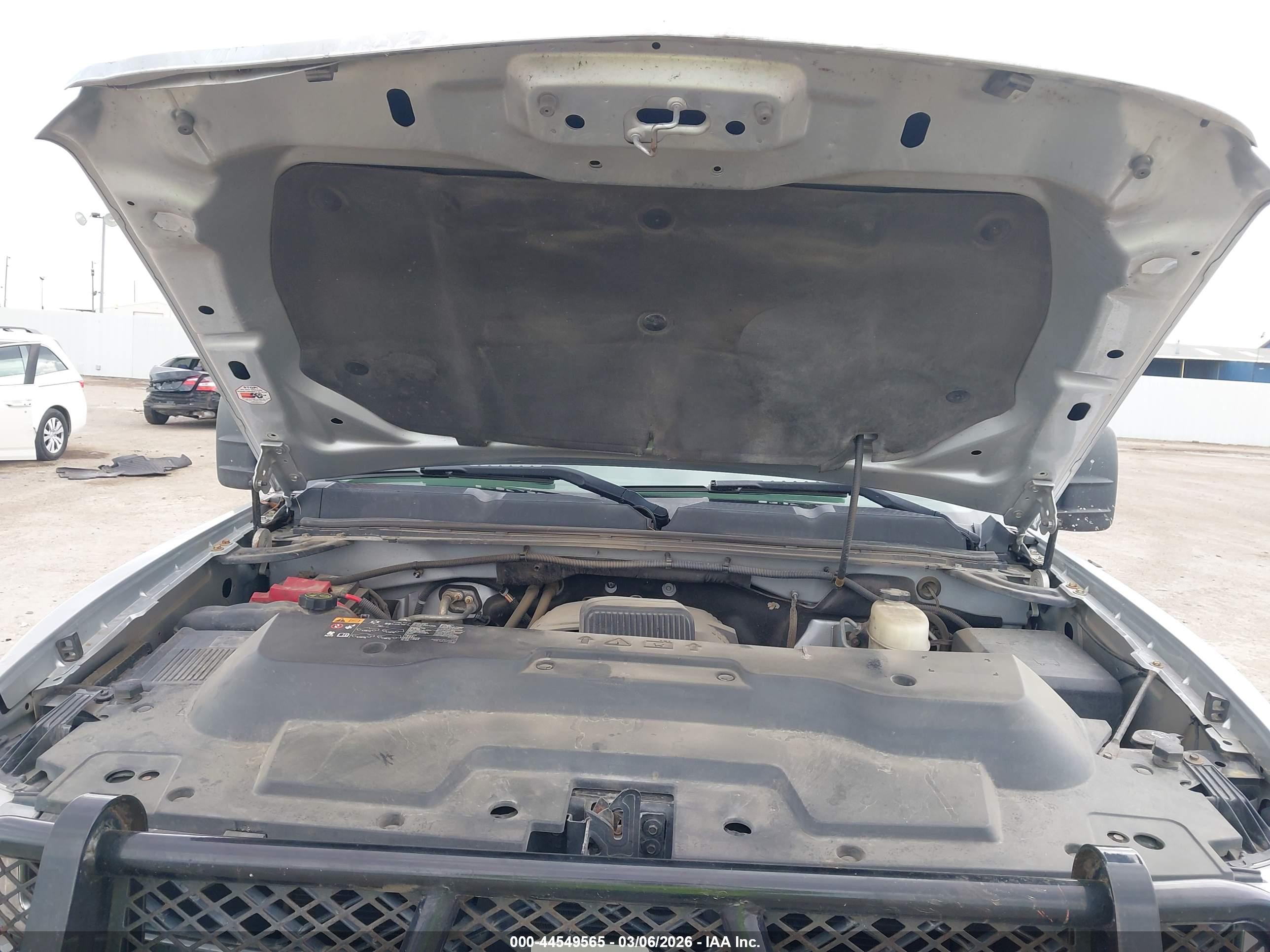 CHEVROLET SILVERADO image 10