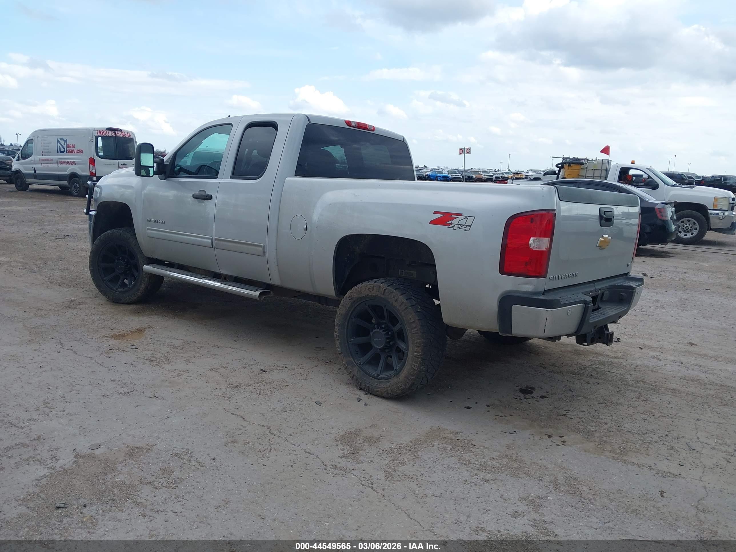 CHEVROLET SILVERADO image 3