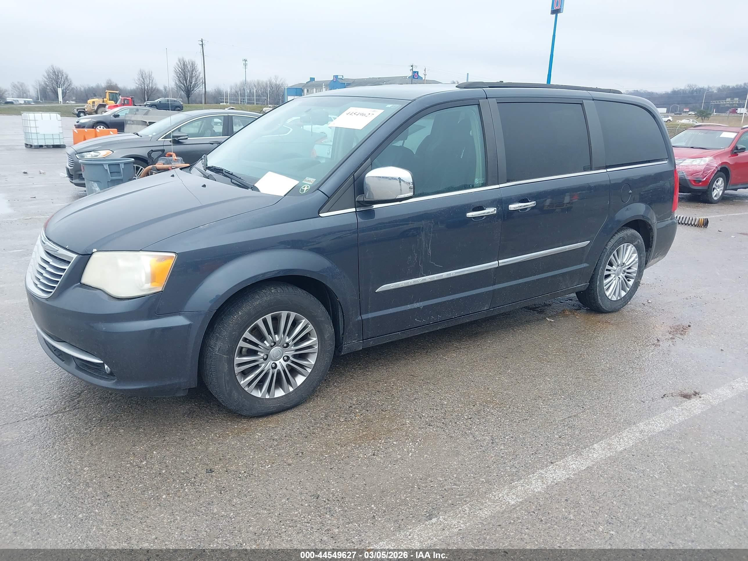CHRYSLER TOWN image 2