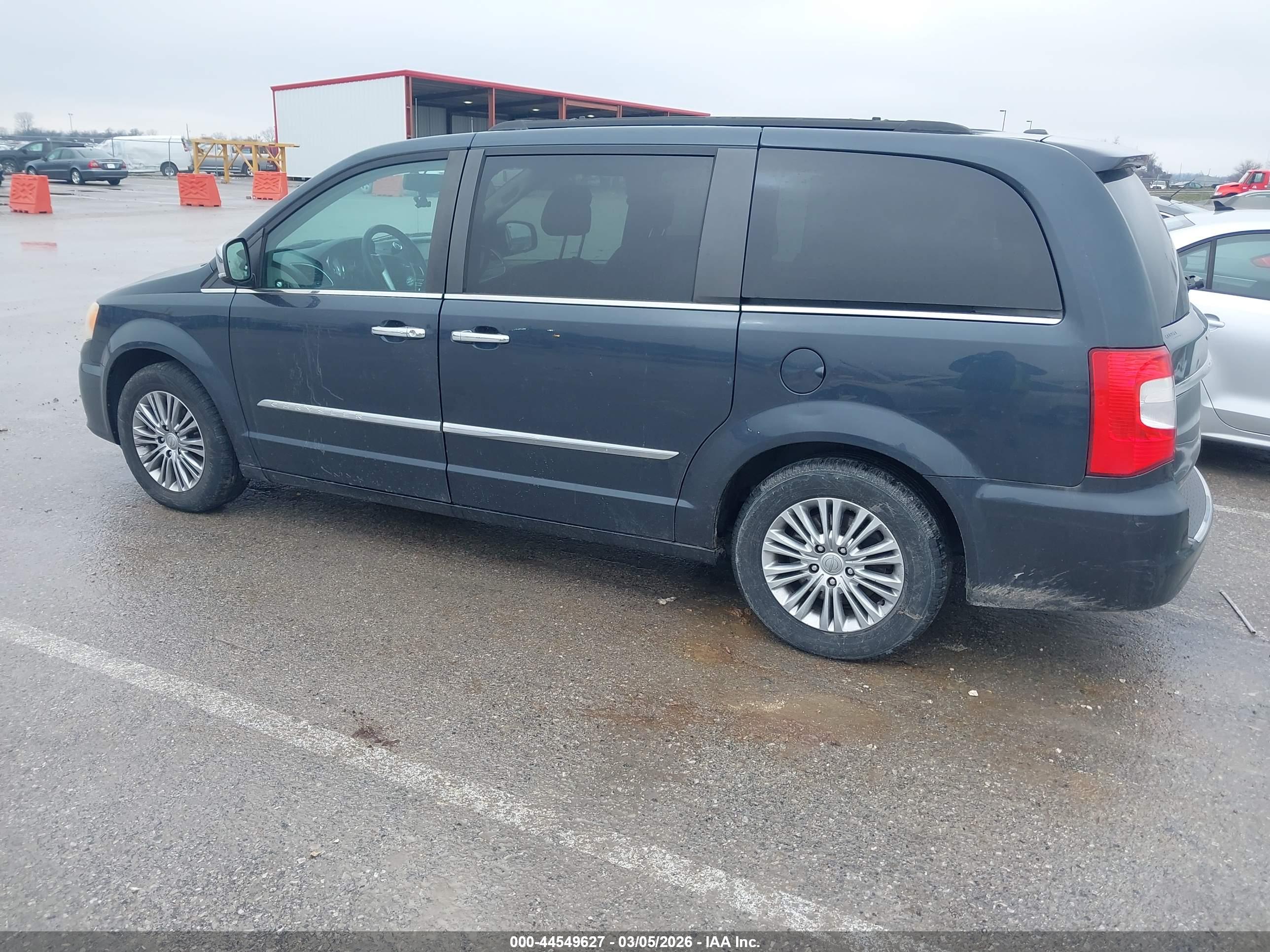 CHRYSLER TOWN image 3