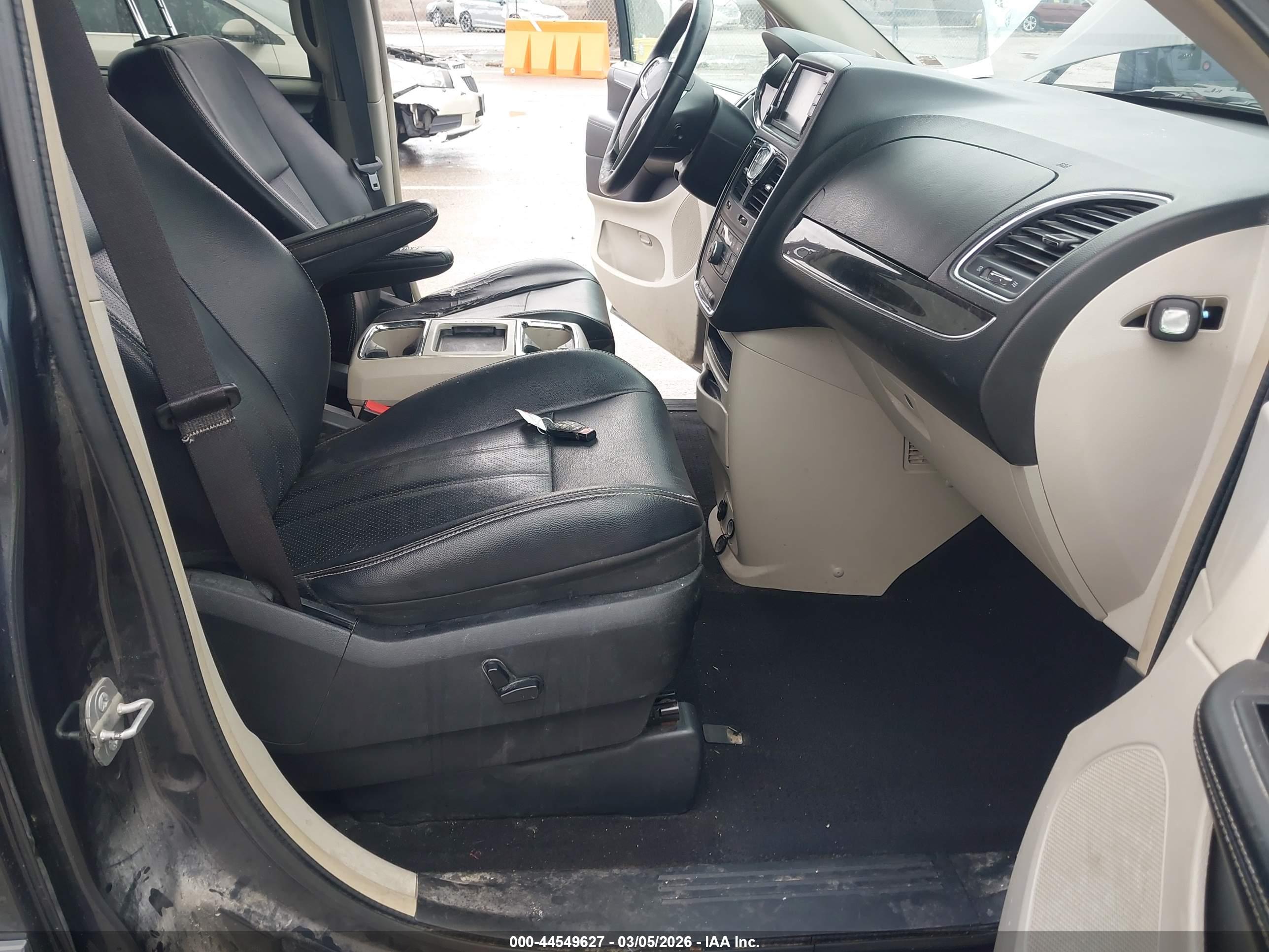 CHRYSLER TOWN image 5