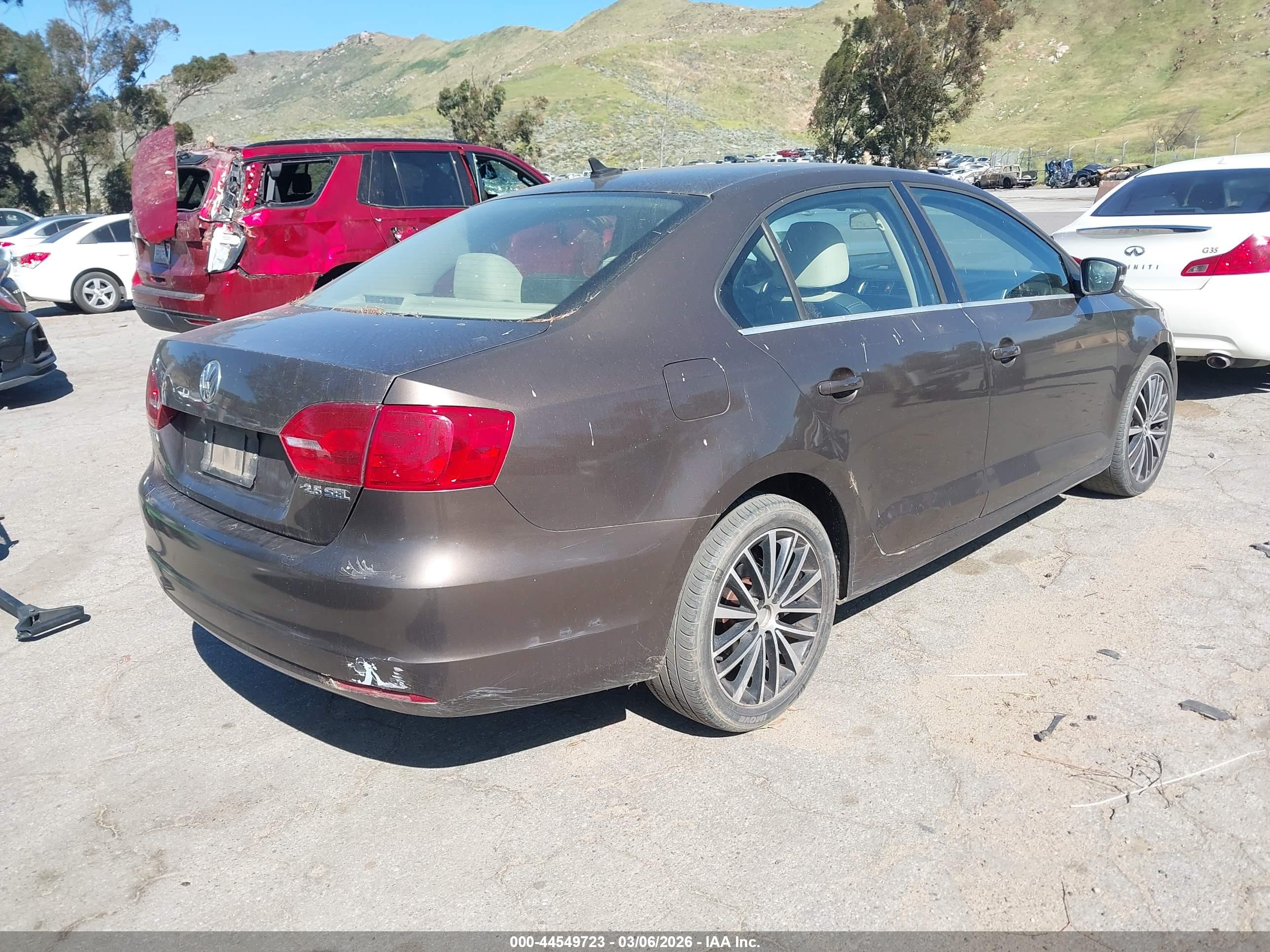 VOLKSWAGEN JETTA image 4