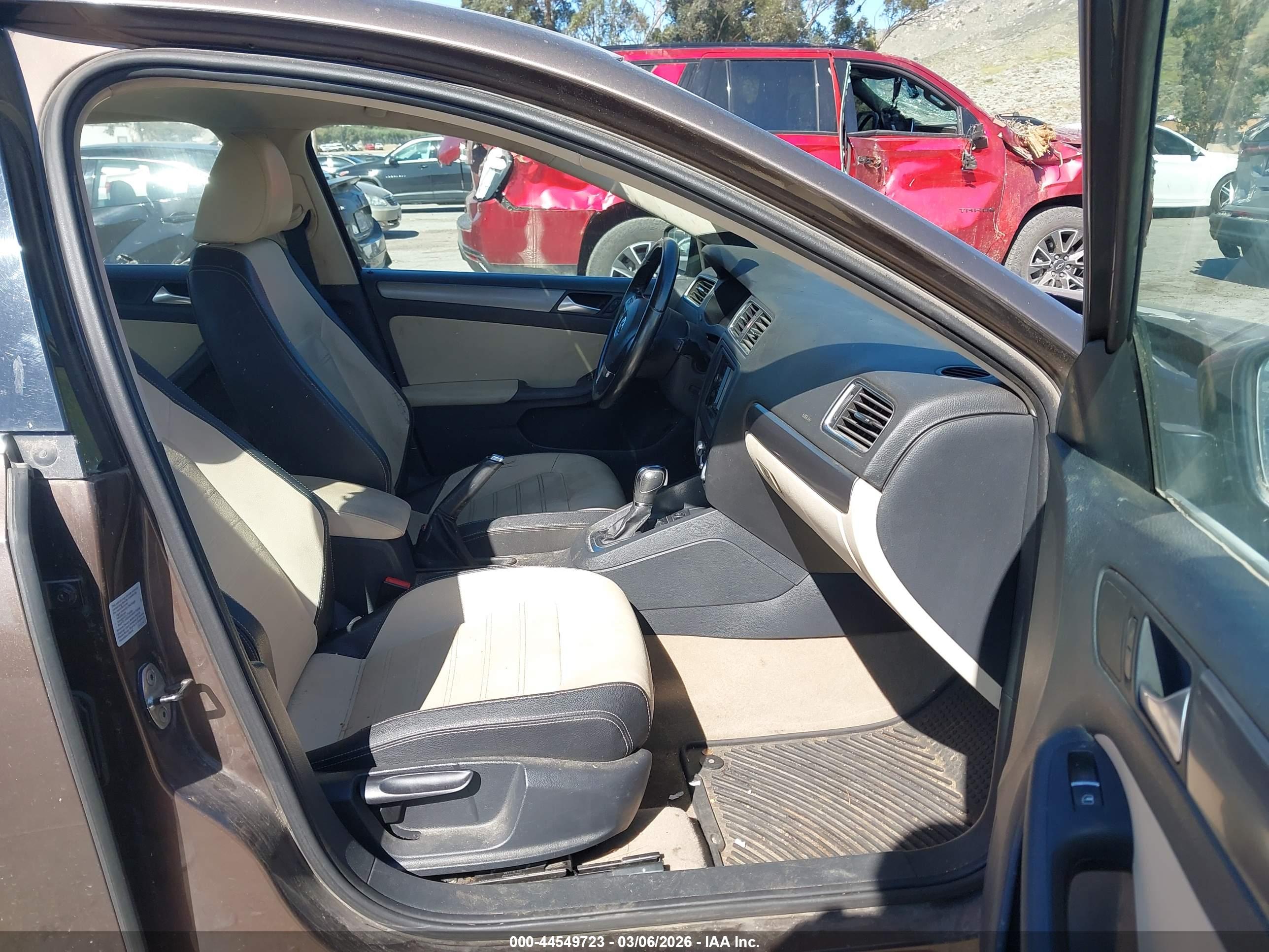 VOLKSWAGEN JETTA image 5