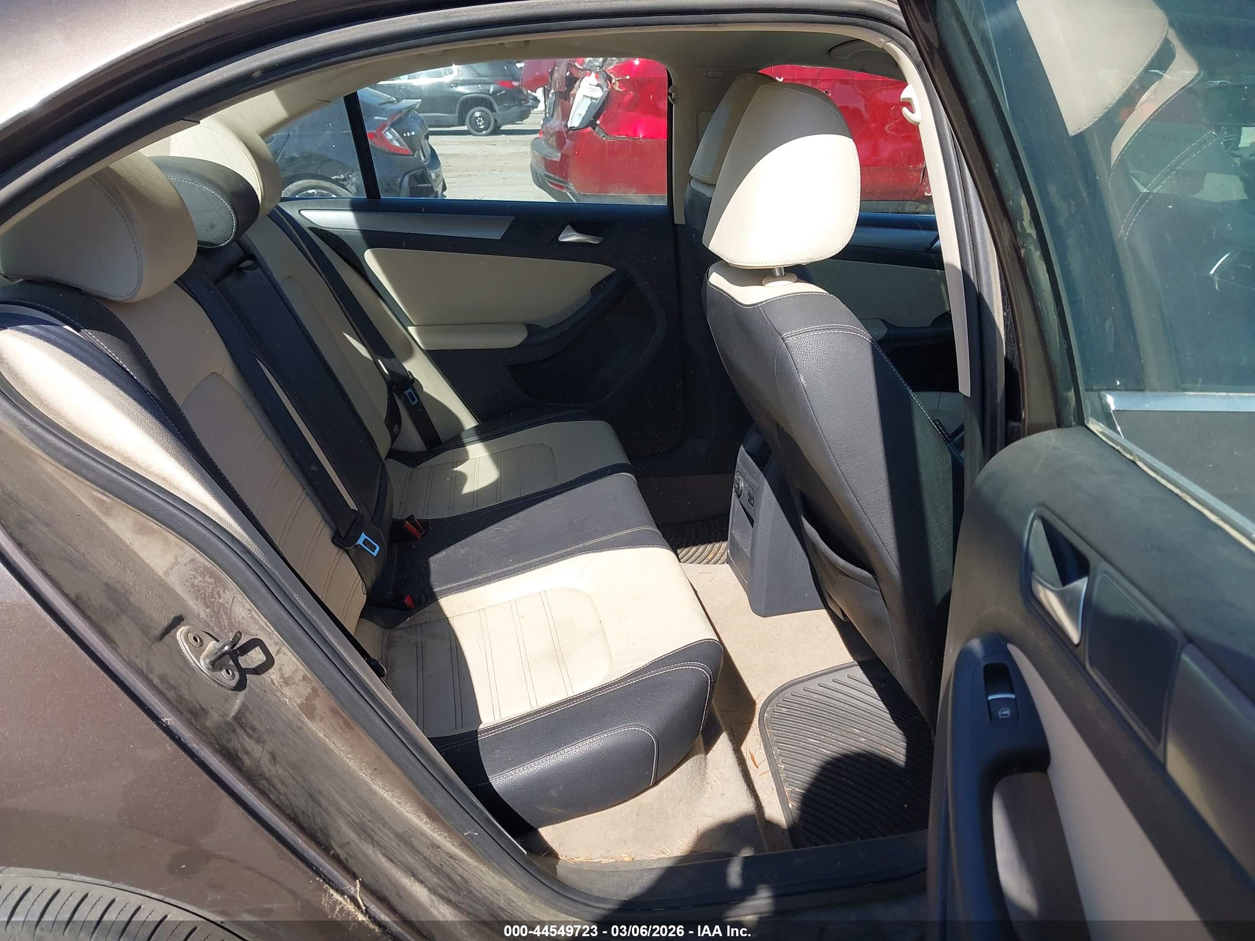 VOLKSWAGEN JETTA image 8