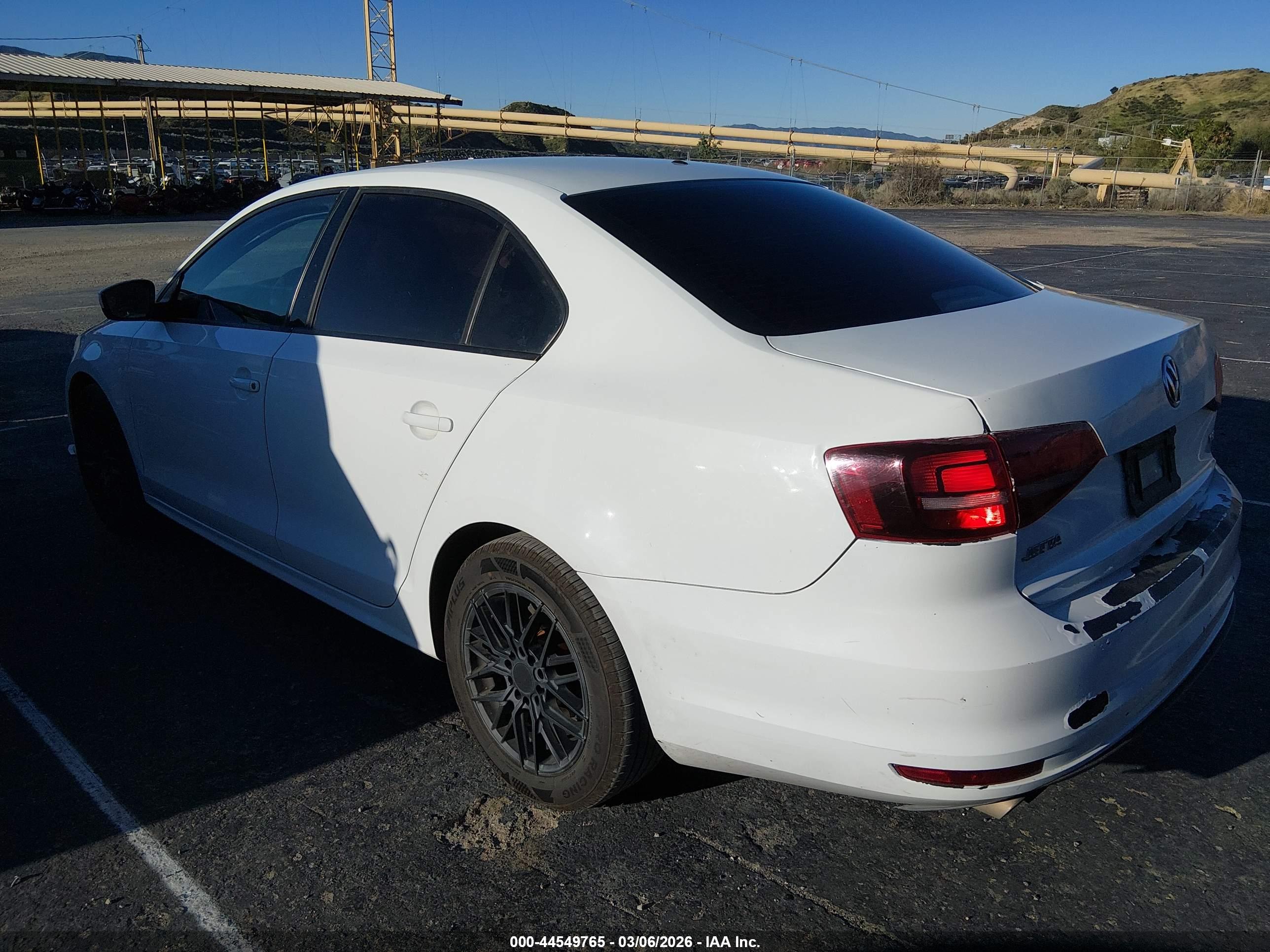 VOLKSWAGEN JETTA image 3