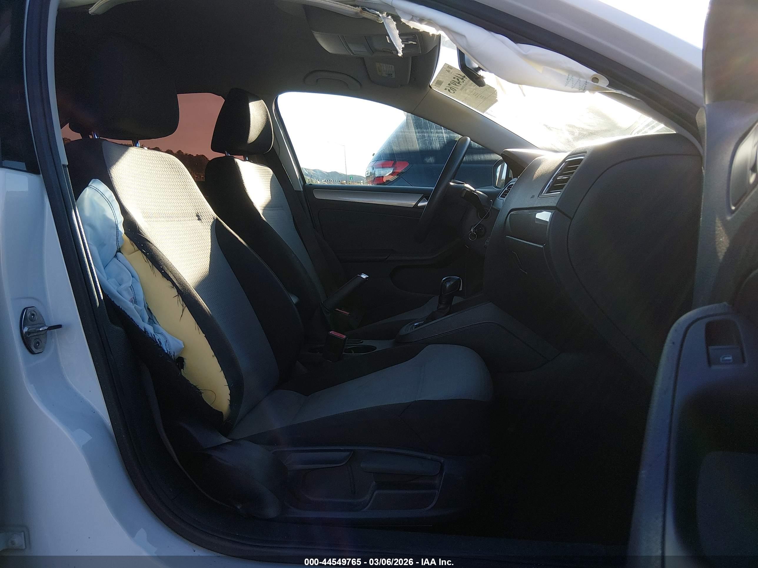 VOLKSWAGEN JETTA image 5