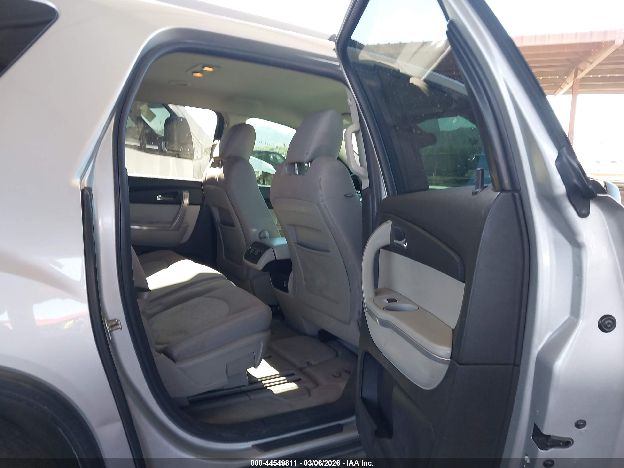 GMC ACADIA image 8