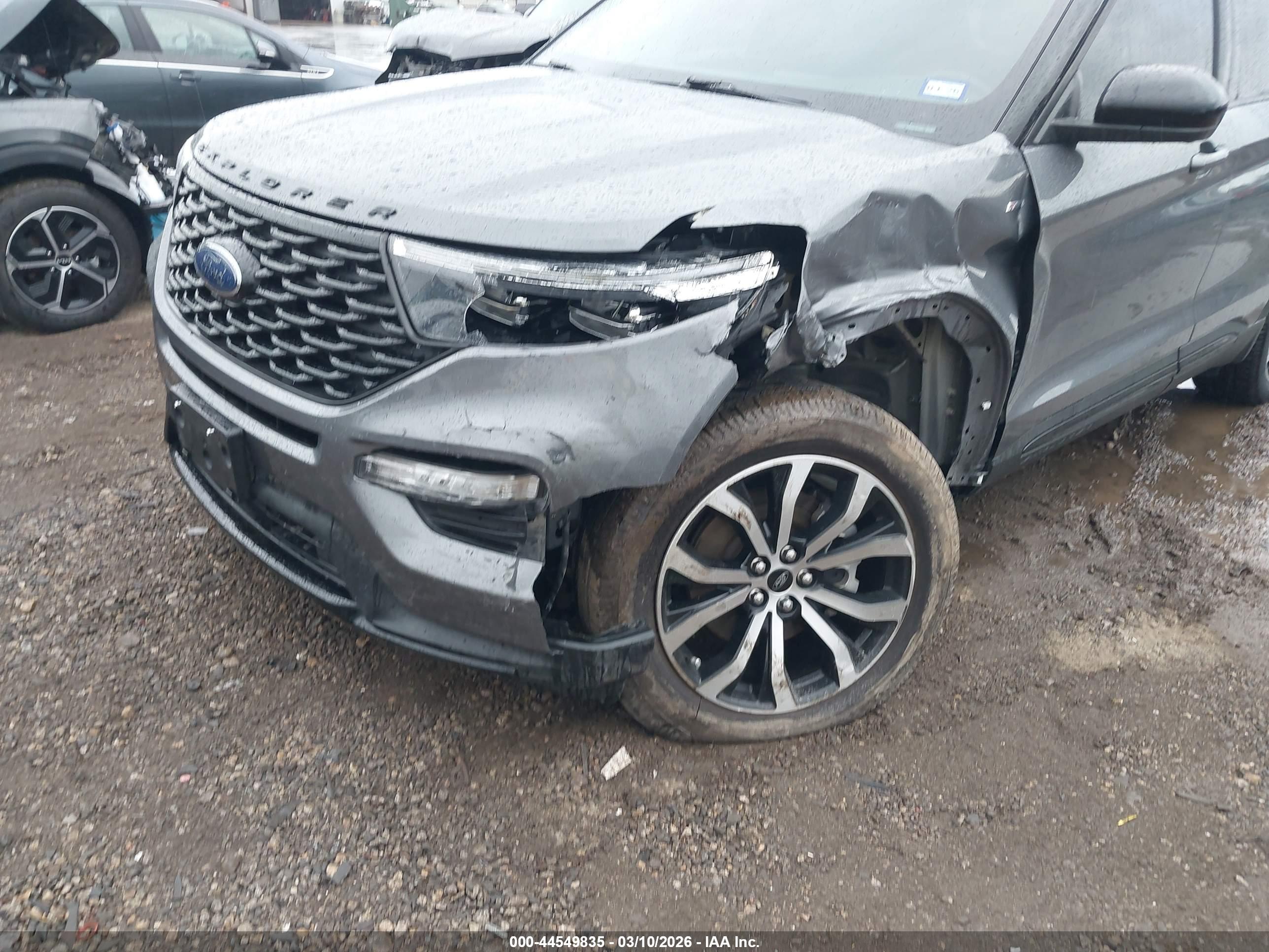 FORD EXPLORER image 6
