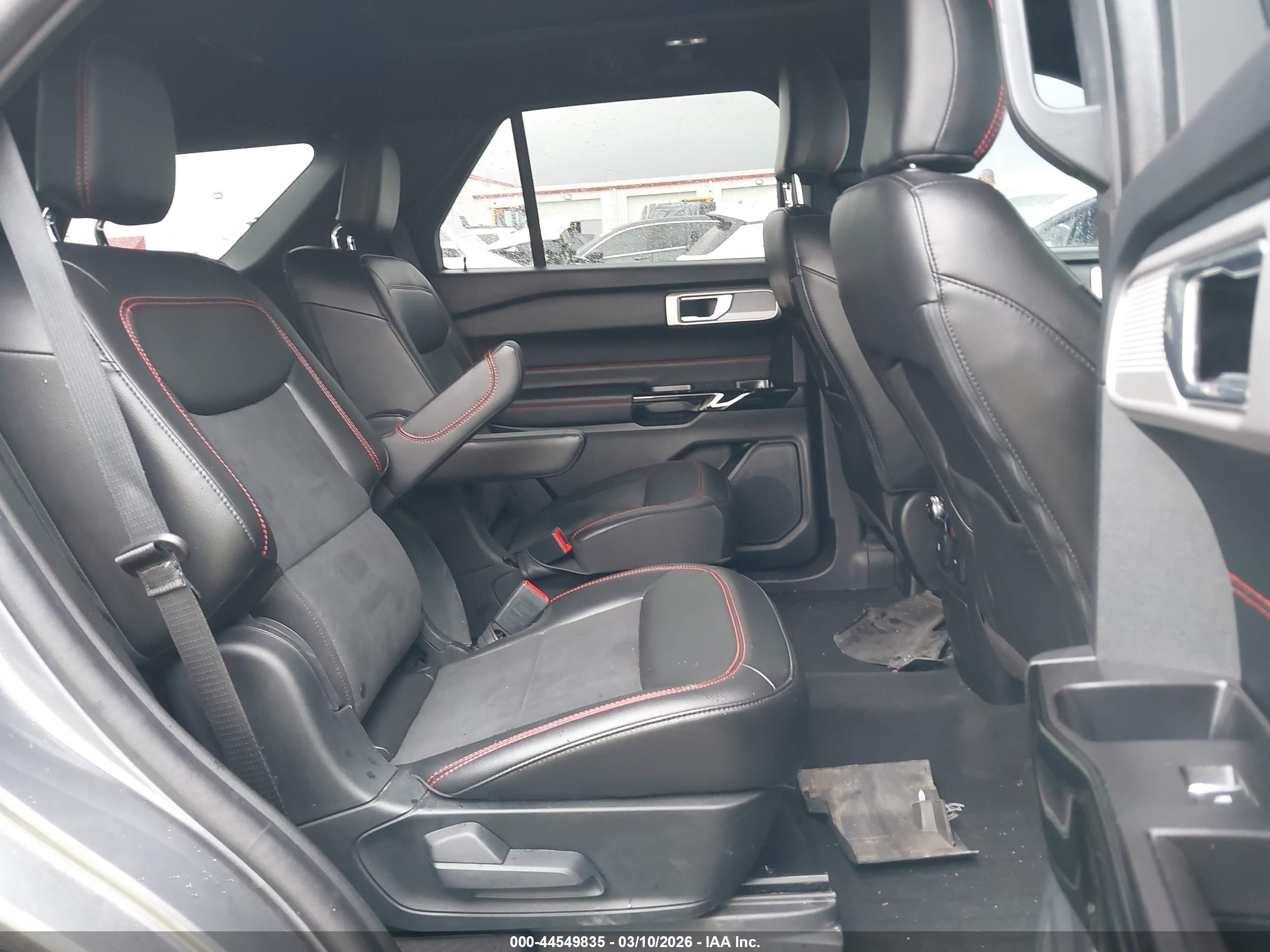 FORD EXPLORER image 8