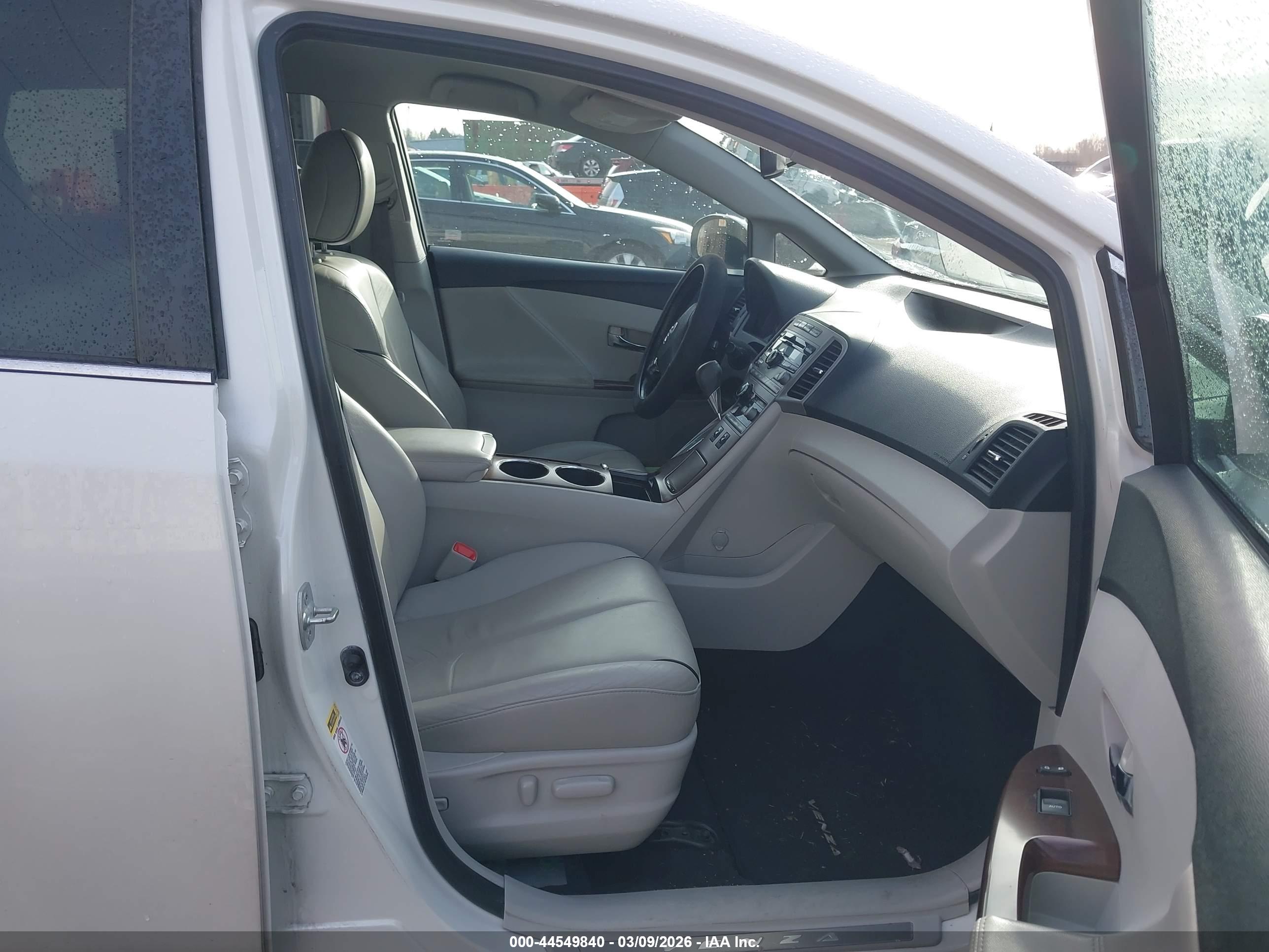TOYOTA VENZA image 5